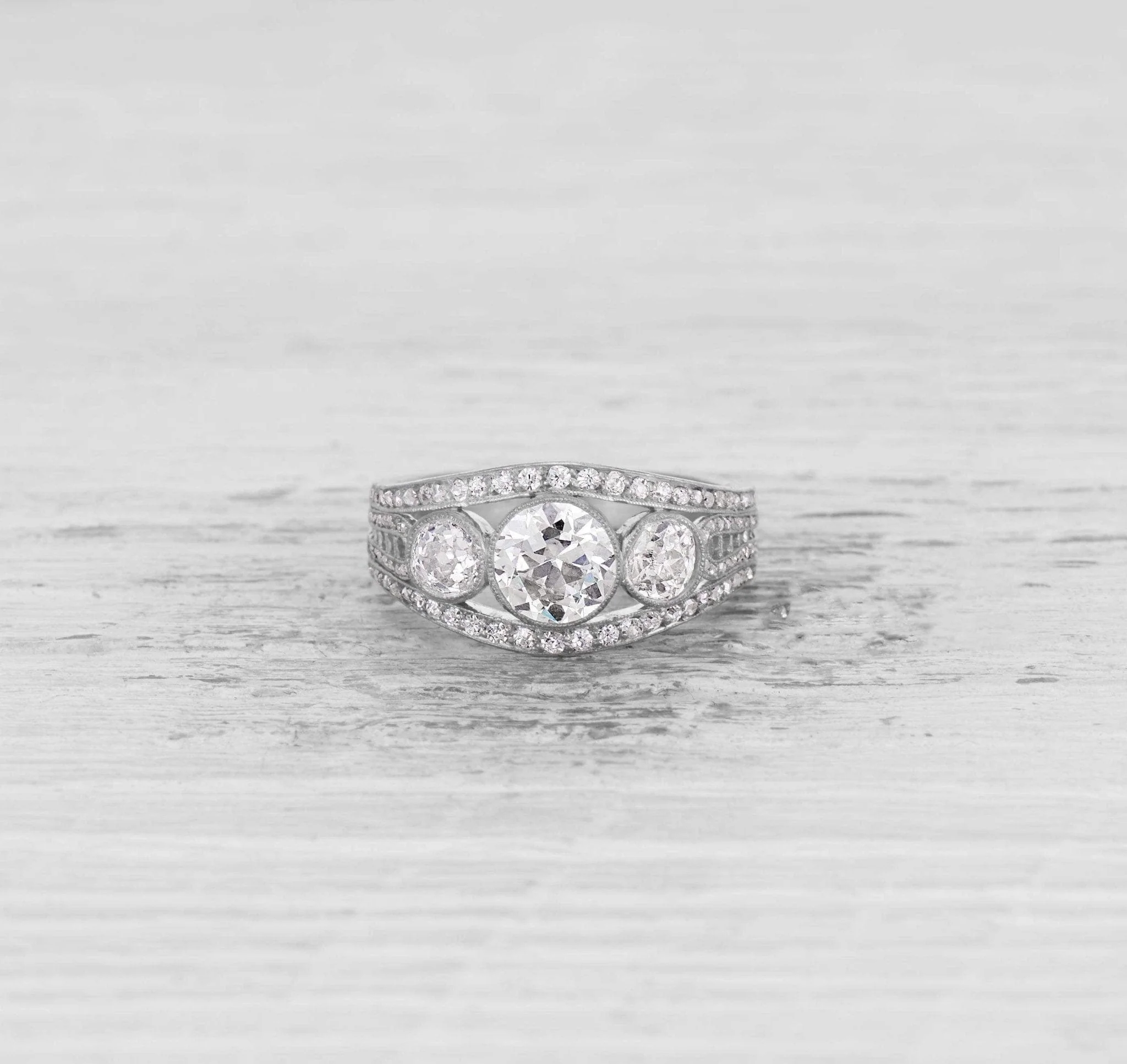 1.01 CARAT DIAMOND ART DECO ENGAGEMENT RING - Image 2