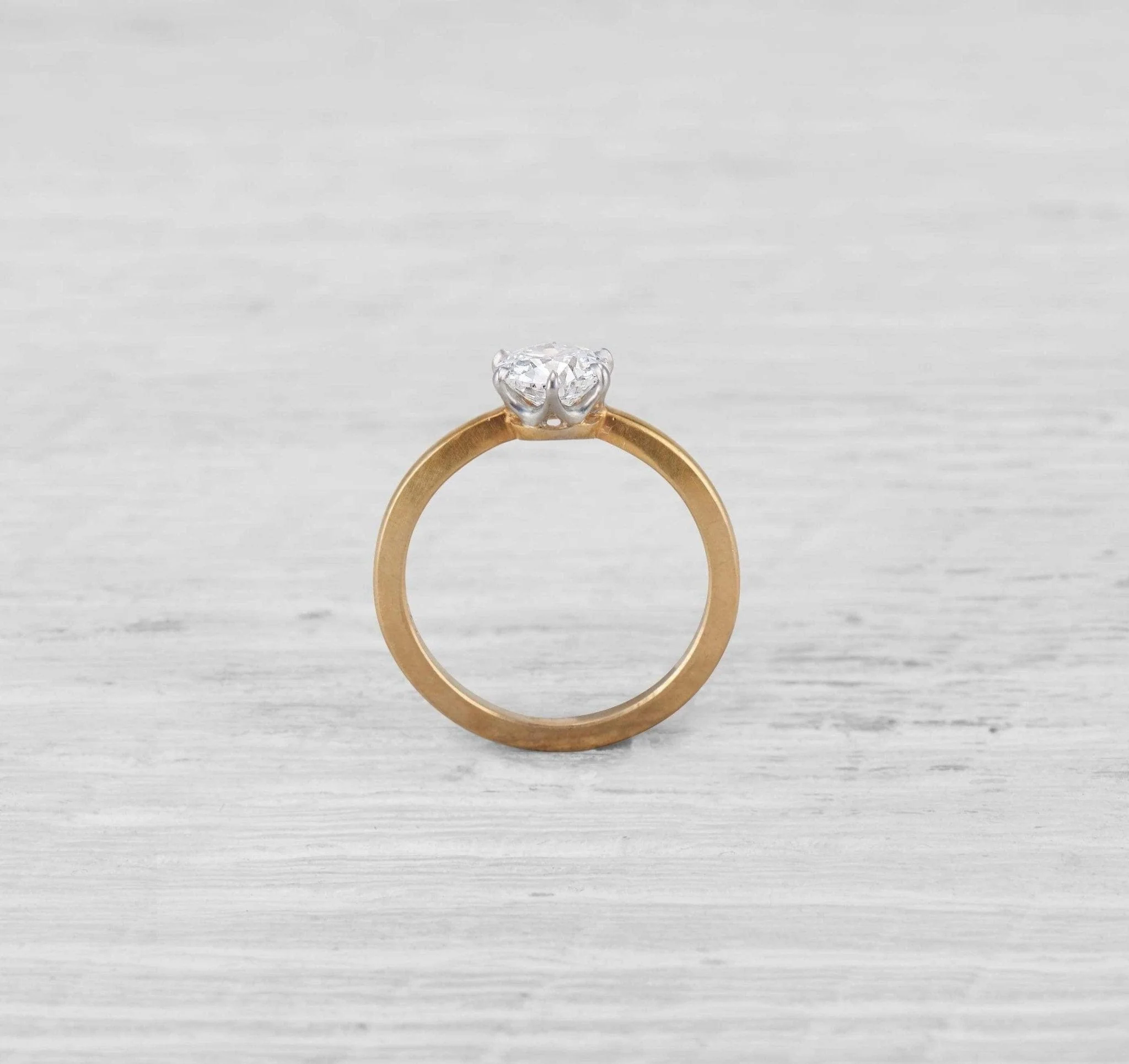 1.03 CARAT TIFFANY & CO DIAMOND ENGAGEMENT RING - Image 4