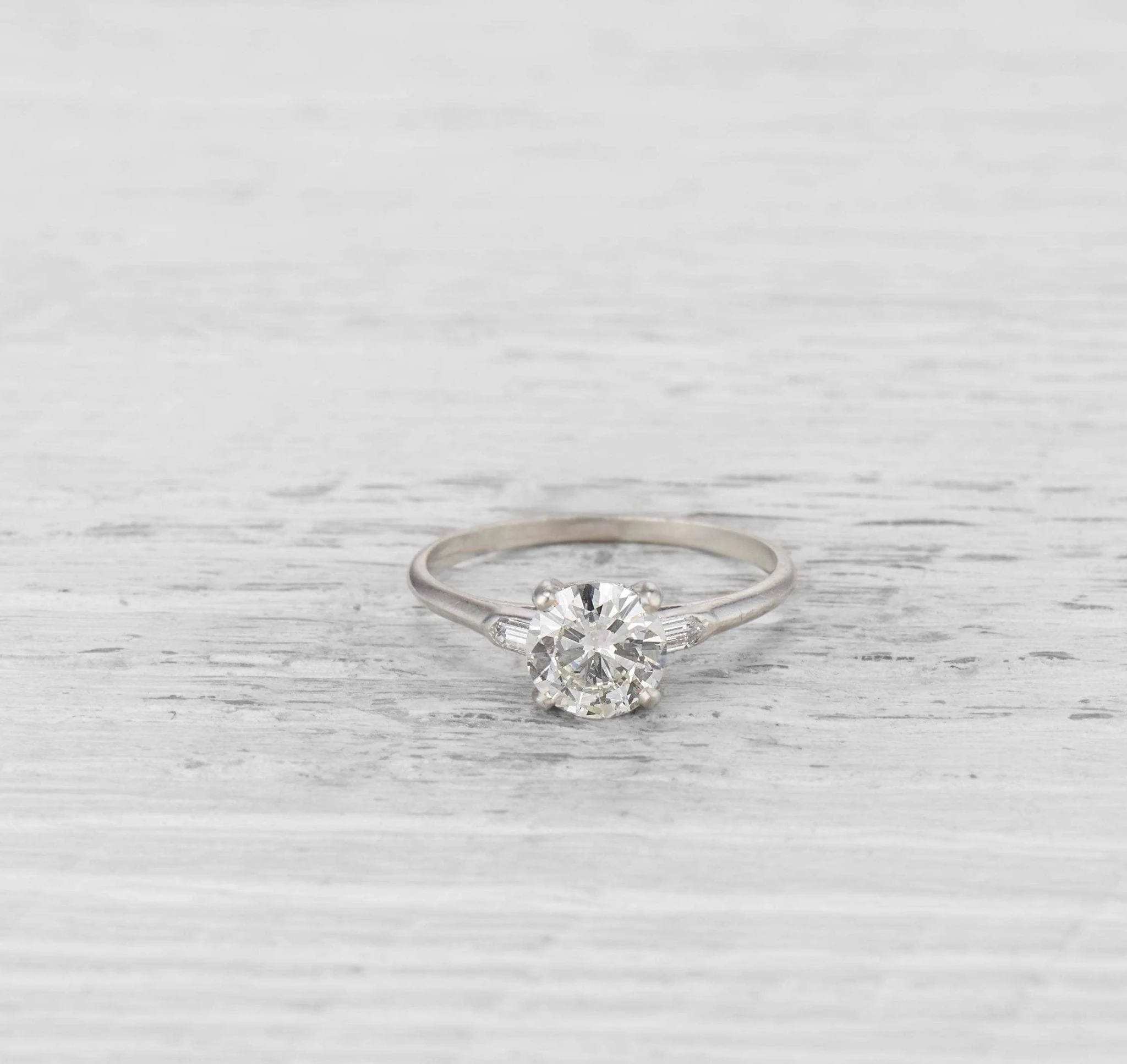 1.04 CARAT TIFFANY & CO. ART DECO DIAMOND ENGAGEMENT RING - Image 2