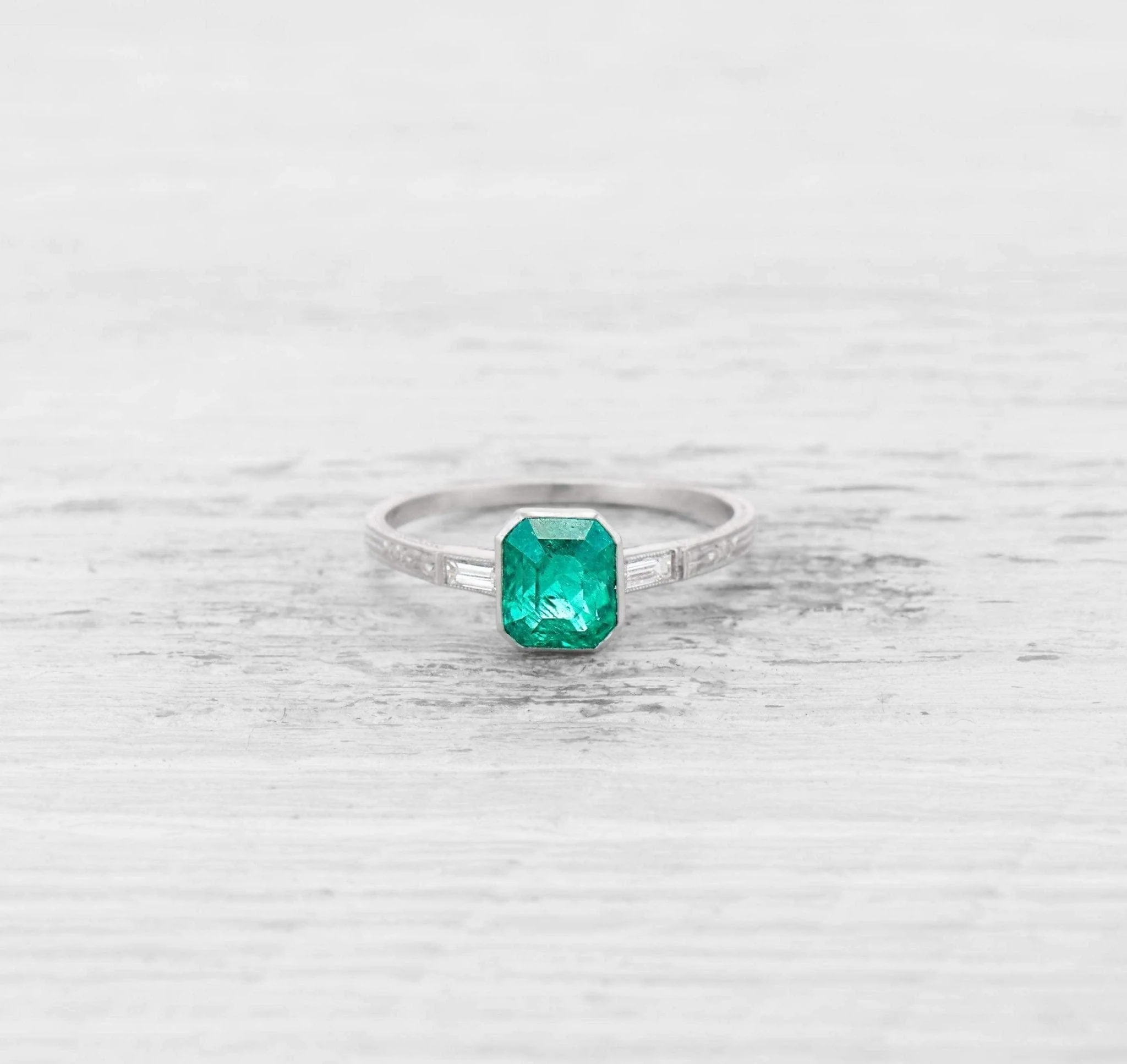 1.05 CARAT ART DECO EMERALD ENGAGEMENT RING - Image 2
