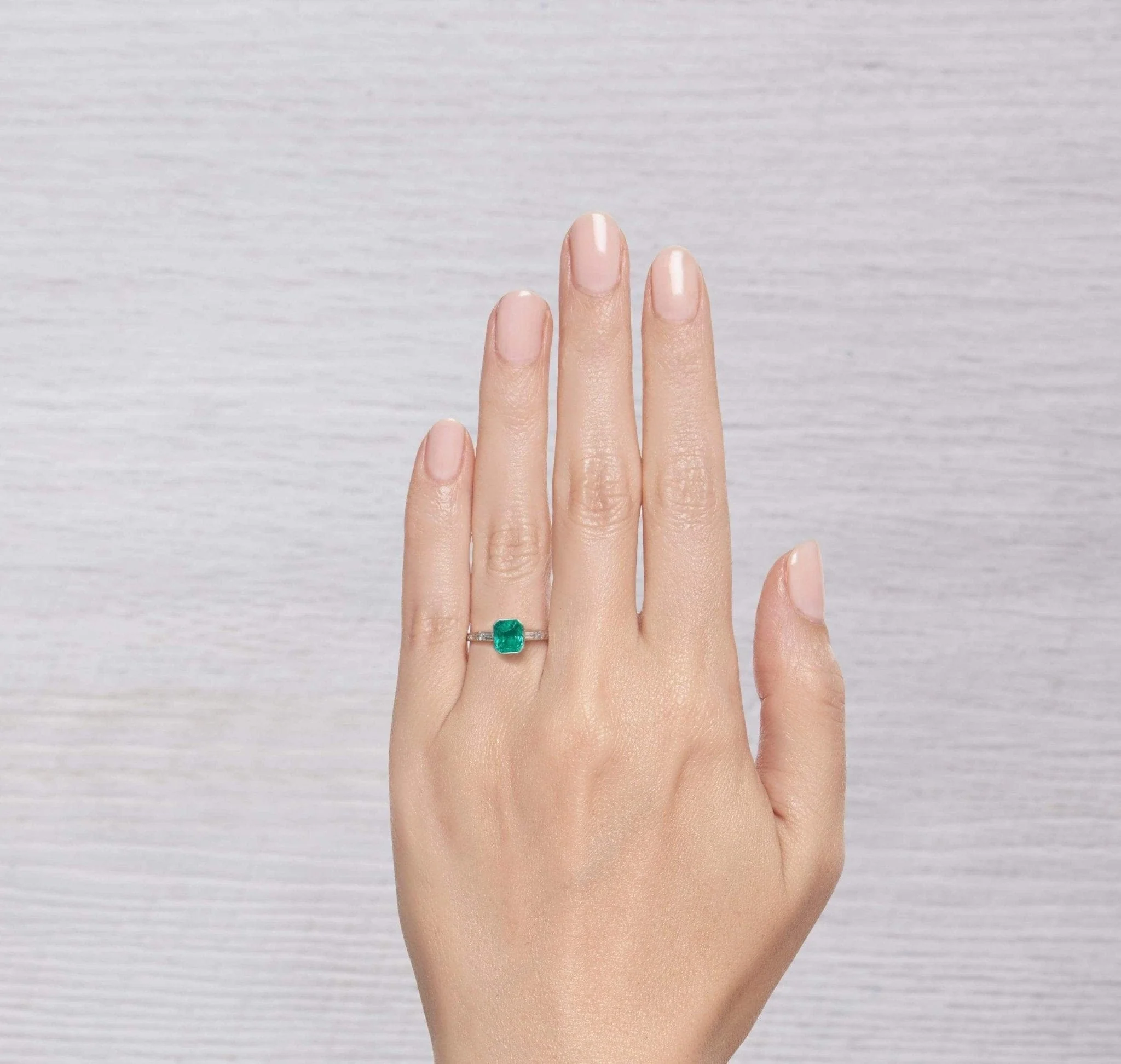 1.05 CARAT ART DECO EMERALD ENGAGEMENT RING - Image 6