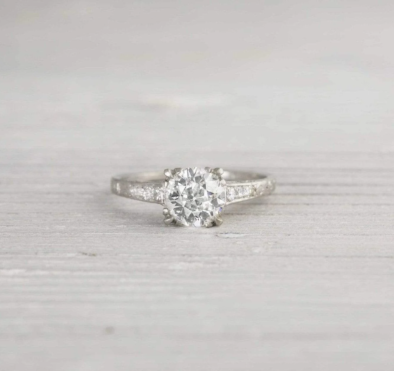 1.05 Carat Diamond Vintage Engagement Ring - Image 2