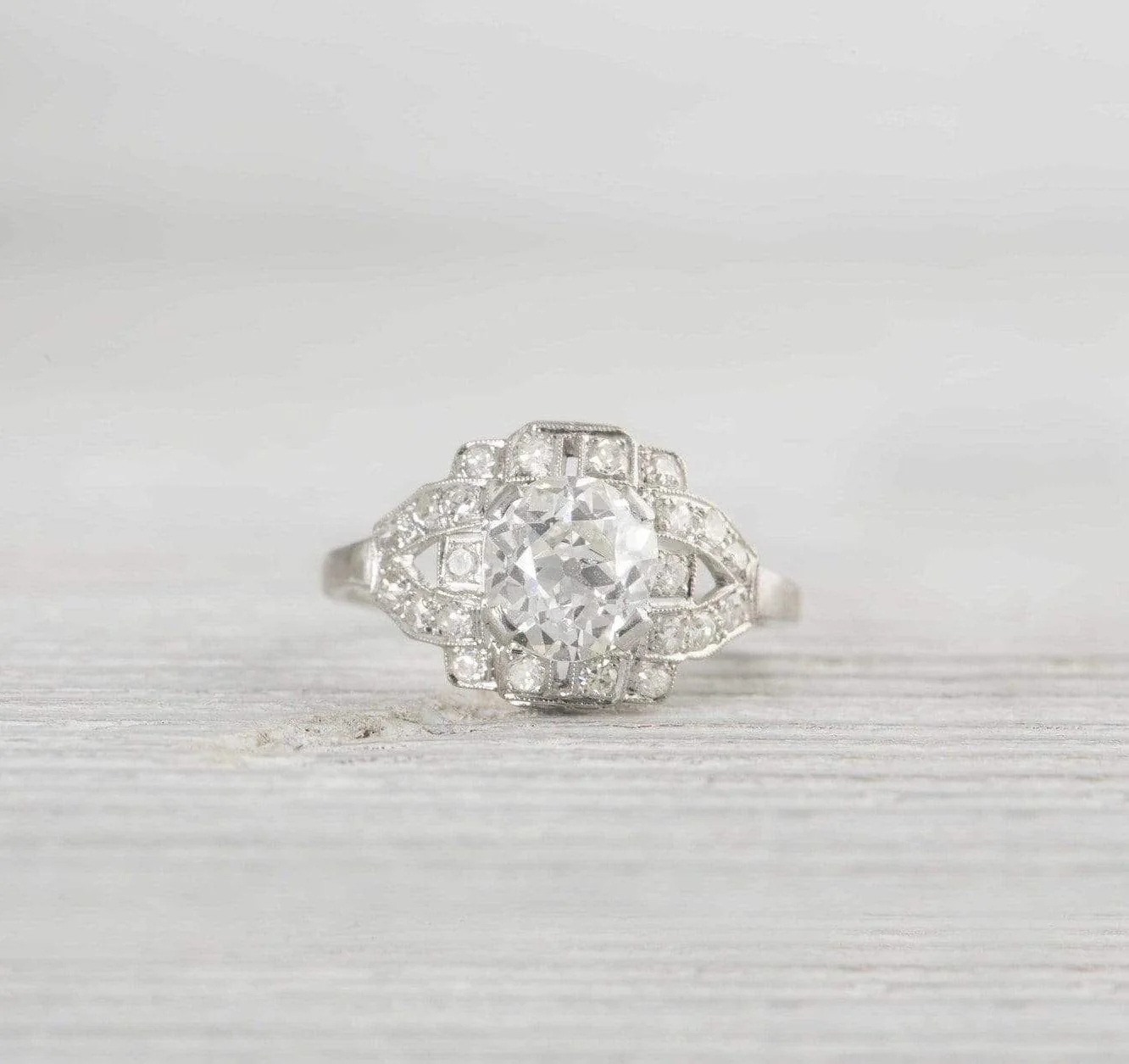 1.05 Carat Vintage Diamond Art Deco Engagement Ring - Image 2