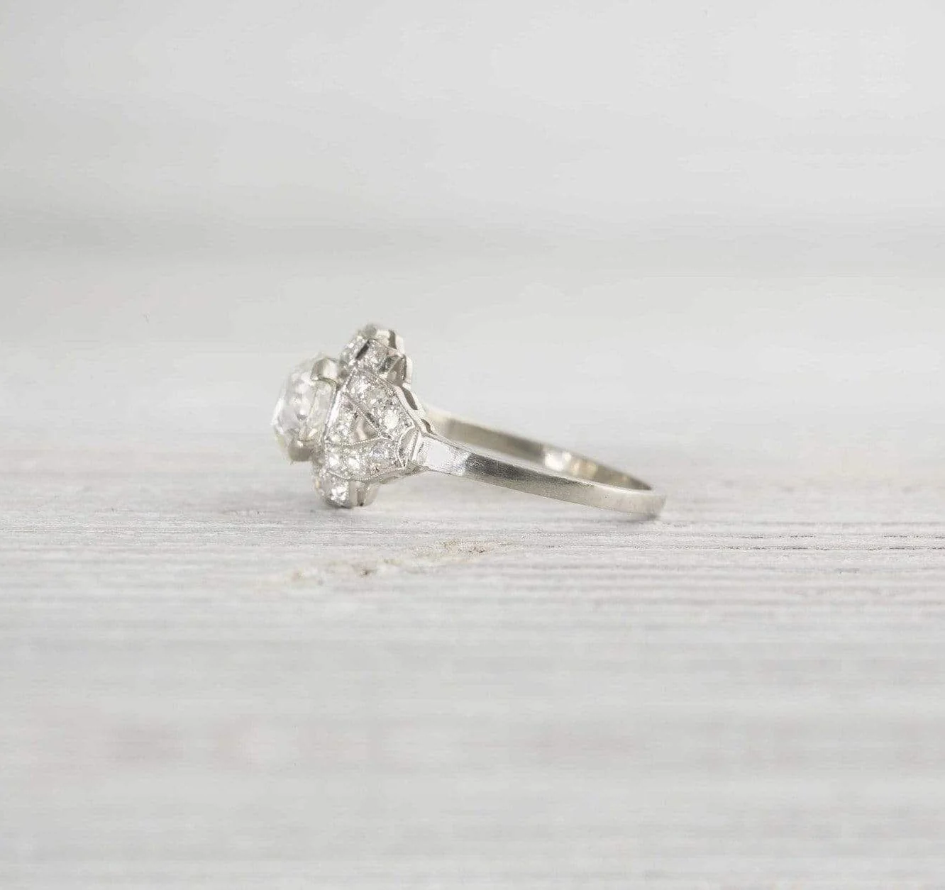 1.05 Carat Vintage Diamond Art Deco Engagement Ring - Image 3