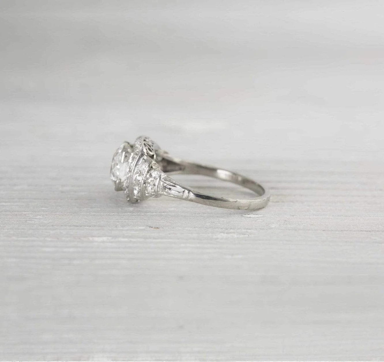 1.05 Carat Vintage Diamond Art Deco Engagement Ring - Image 3