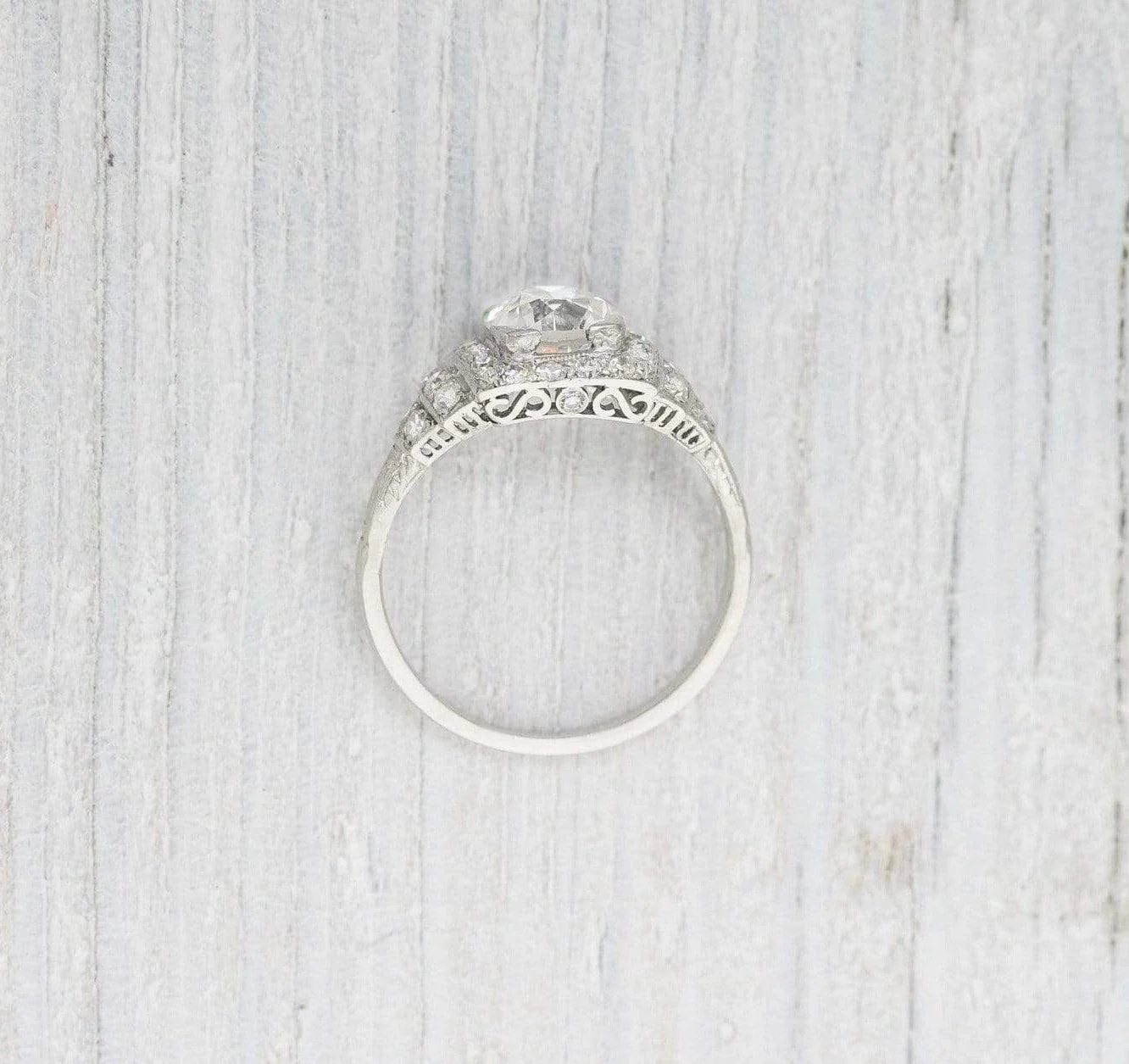 1.05 Carat Vintage Diamond Art Deco Engagement Ring - Image 4