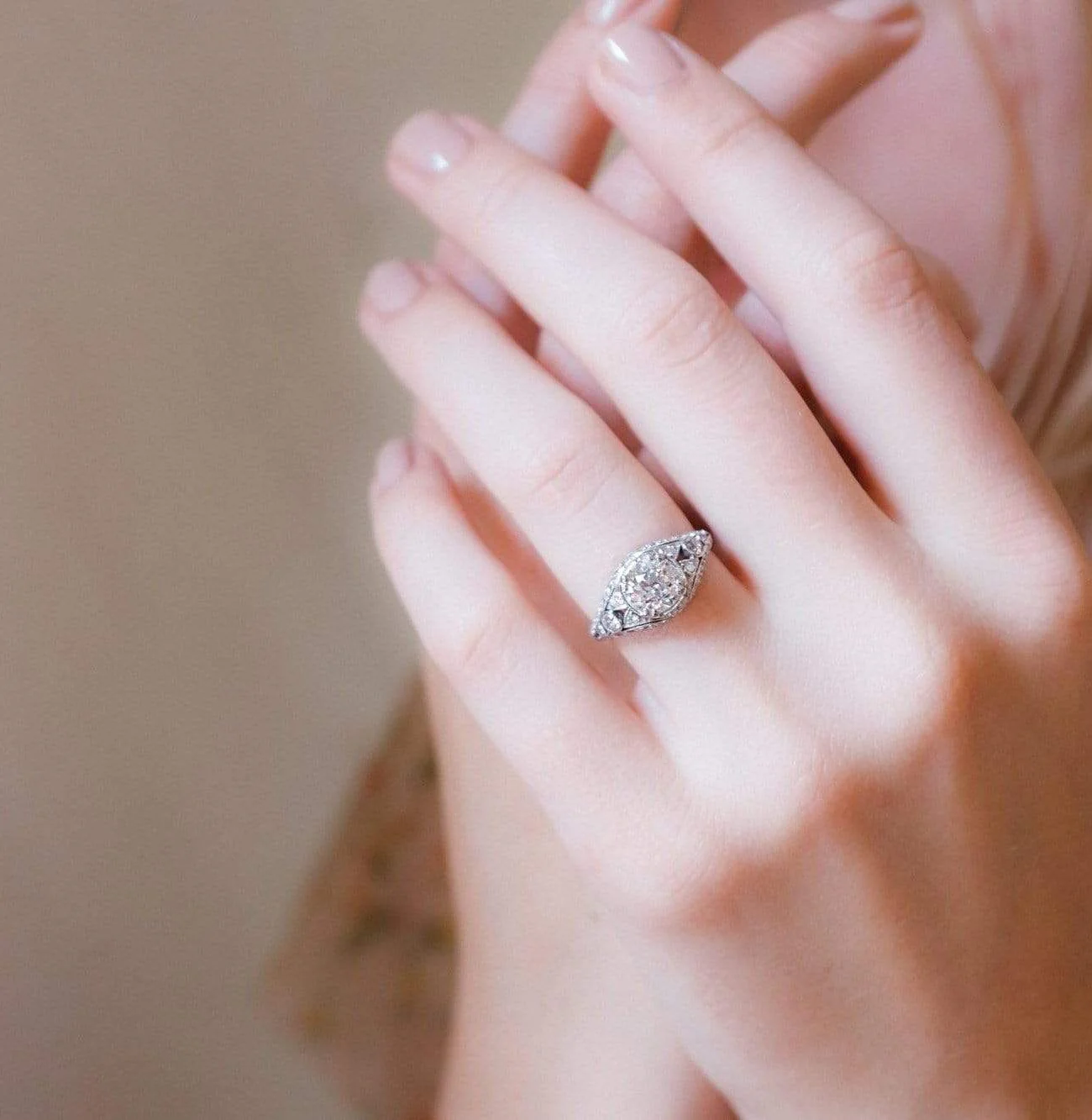 Edwardian 1.06 Carat Diamond Filigree Ring - Image 5