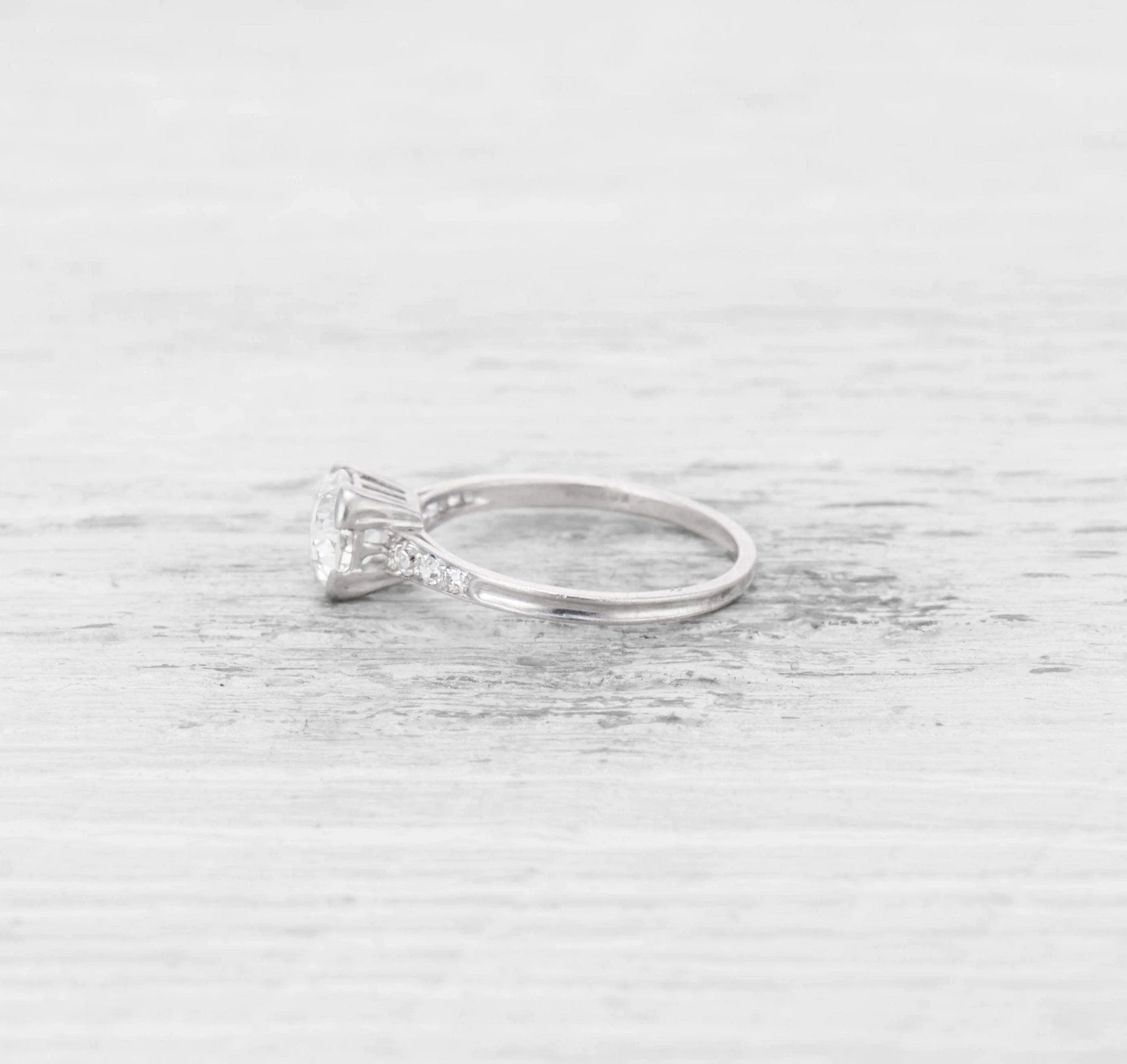 1.08 CARAT ART DECO DIAMOND ENGAGEMENT RING - Image 3