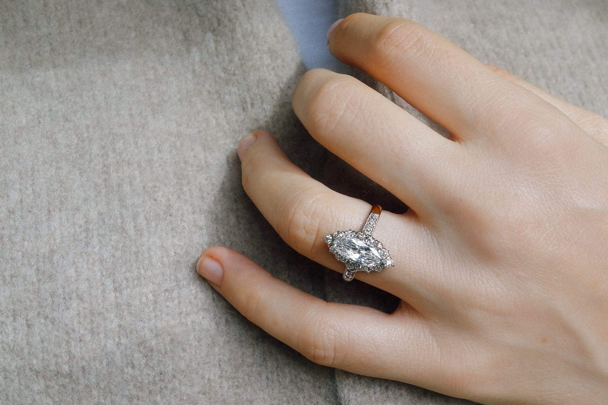 1.09 CARAT EDWARDIAN MARQUISE-CUT DIAMOND ENGAGEMENT RING - Image 6