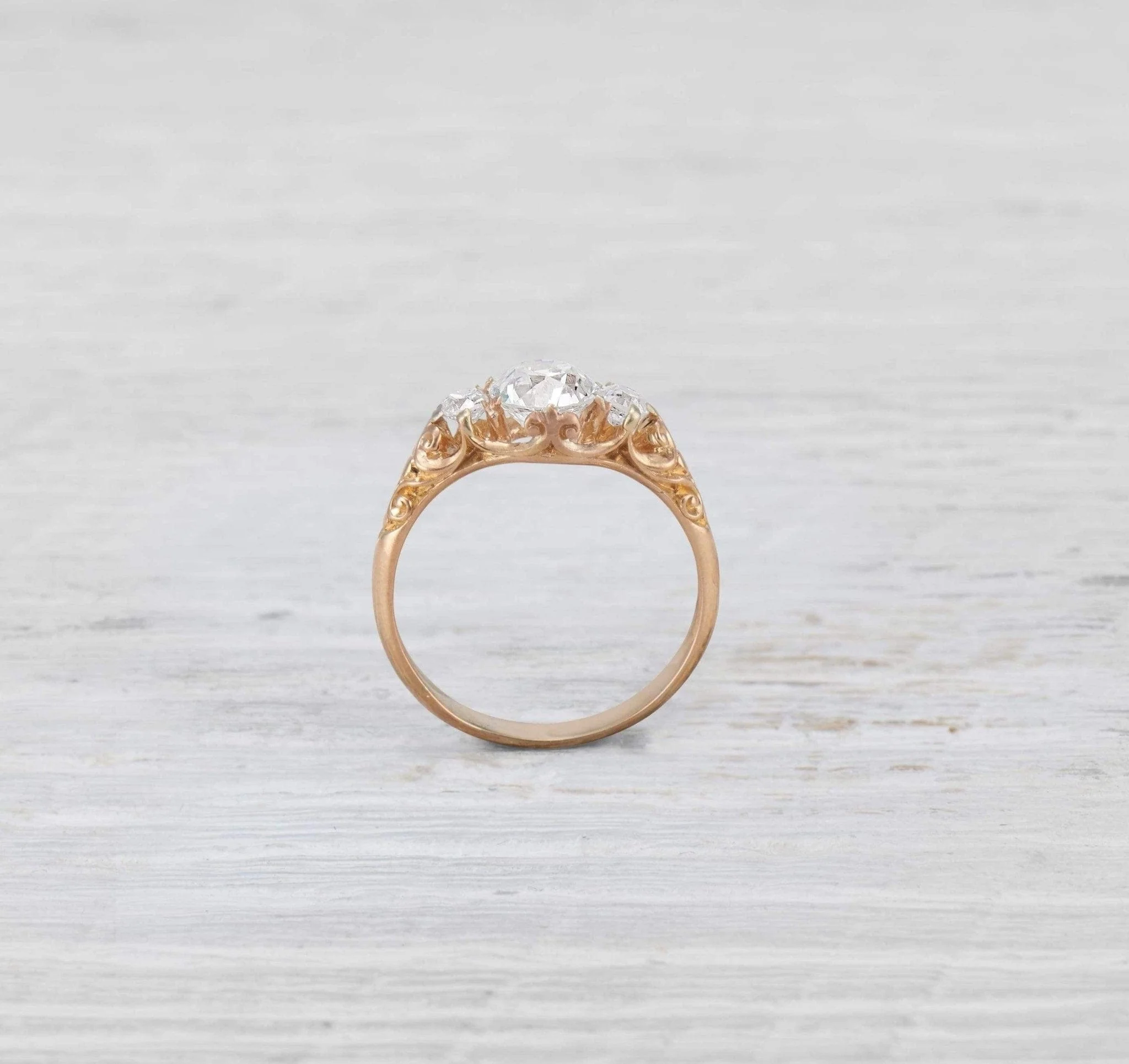 1.10 CARAT VICTORIAN THREE STONE DIAMOND RING - Image 4
