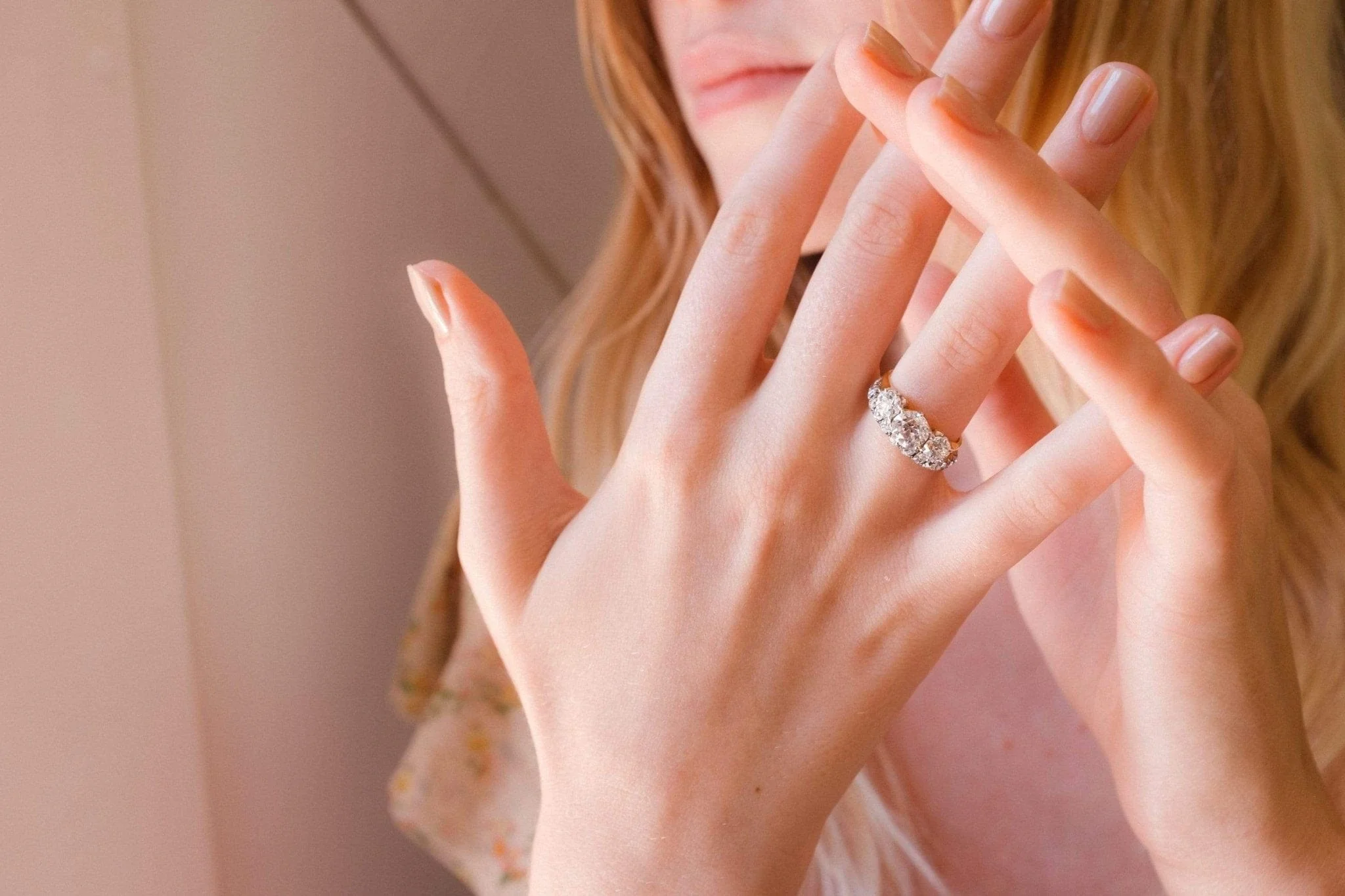 1.11 CARAT DIAMOND VICTORIAN THREE STONE ENGAGEMENT RING - Image 5