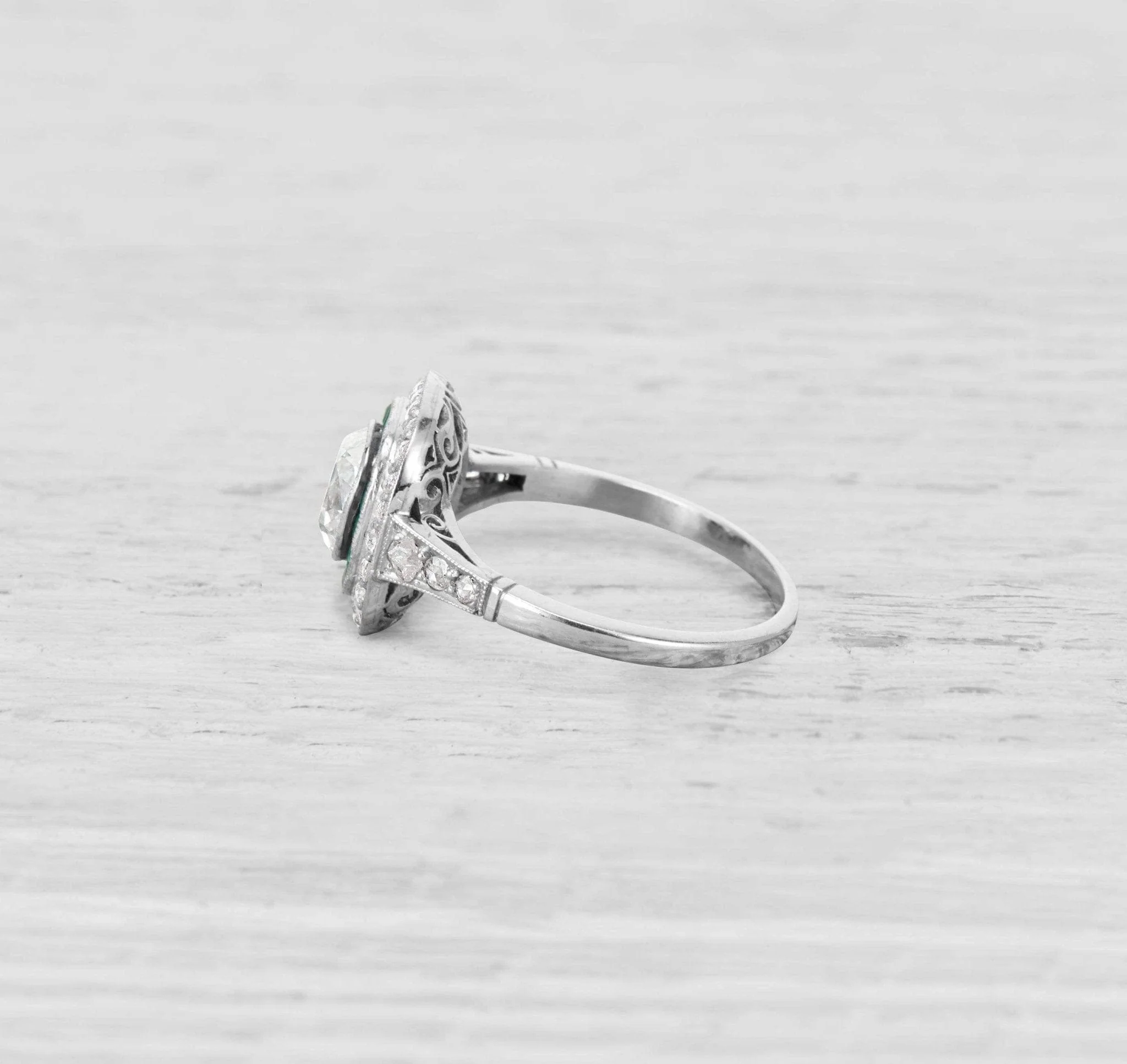1.13 CARAT ART DECO DIAMOND AND EMERALD ENGAGEMENT RING - Image 3