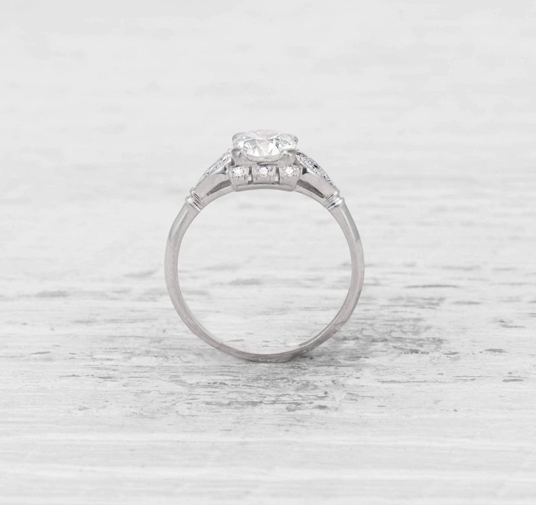 1.15 CARAT ART DECO DIAMOND ENGAGEMENT RING - Image 4