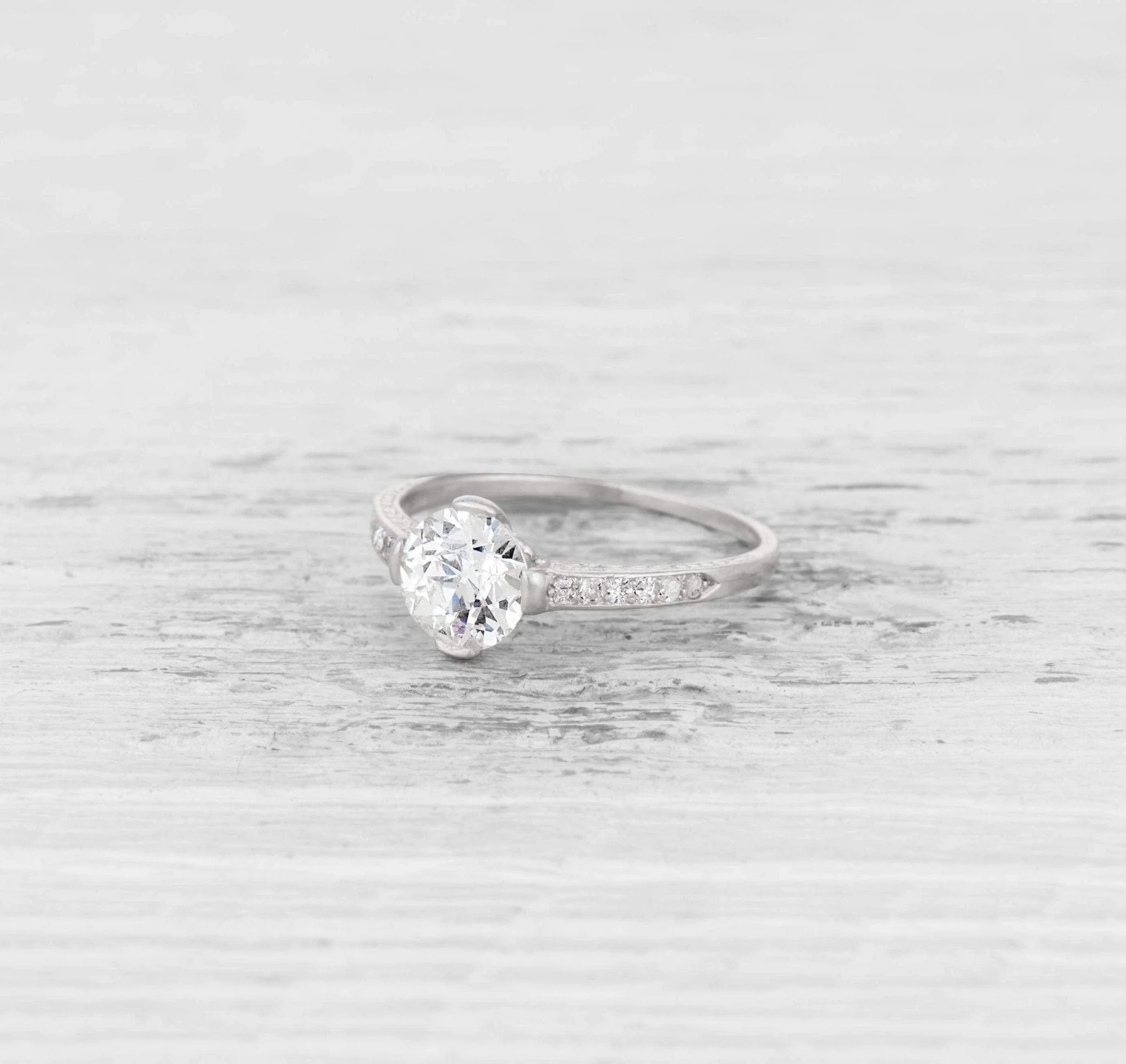 1.25 CARAT ART DECO DIAMOND ENGAGEMENT RING - Image 2