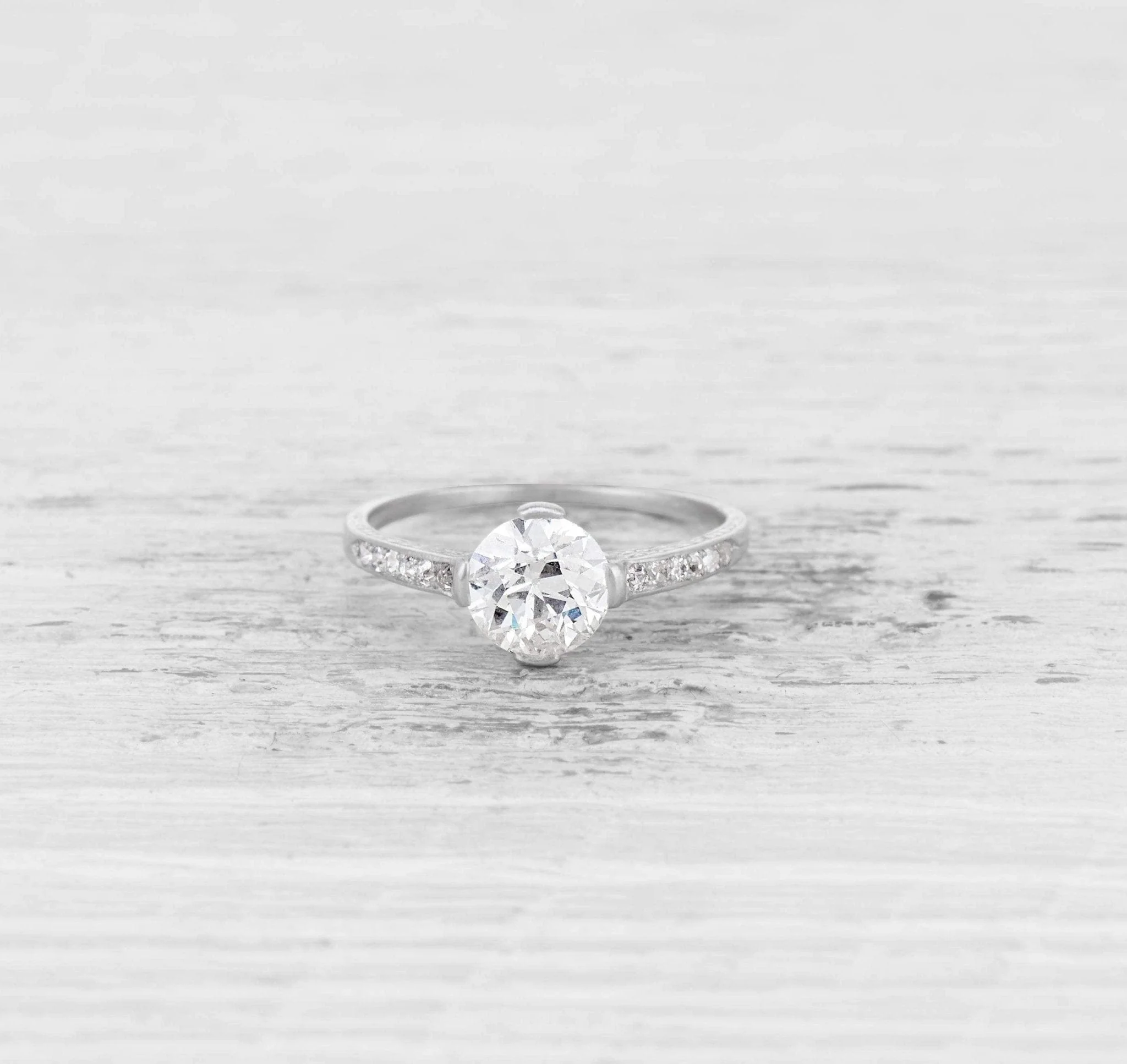 1.25 CARAT ART DECO DIAMOND ENGAGEMENT RING - Image 3