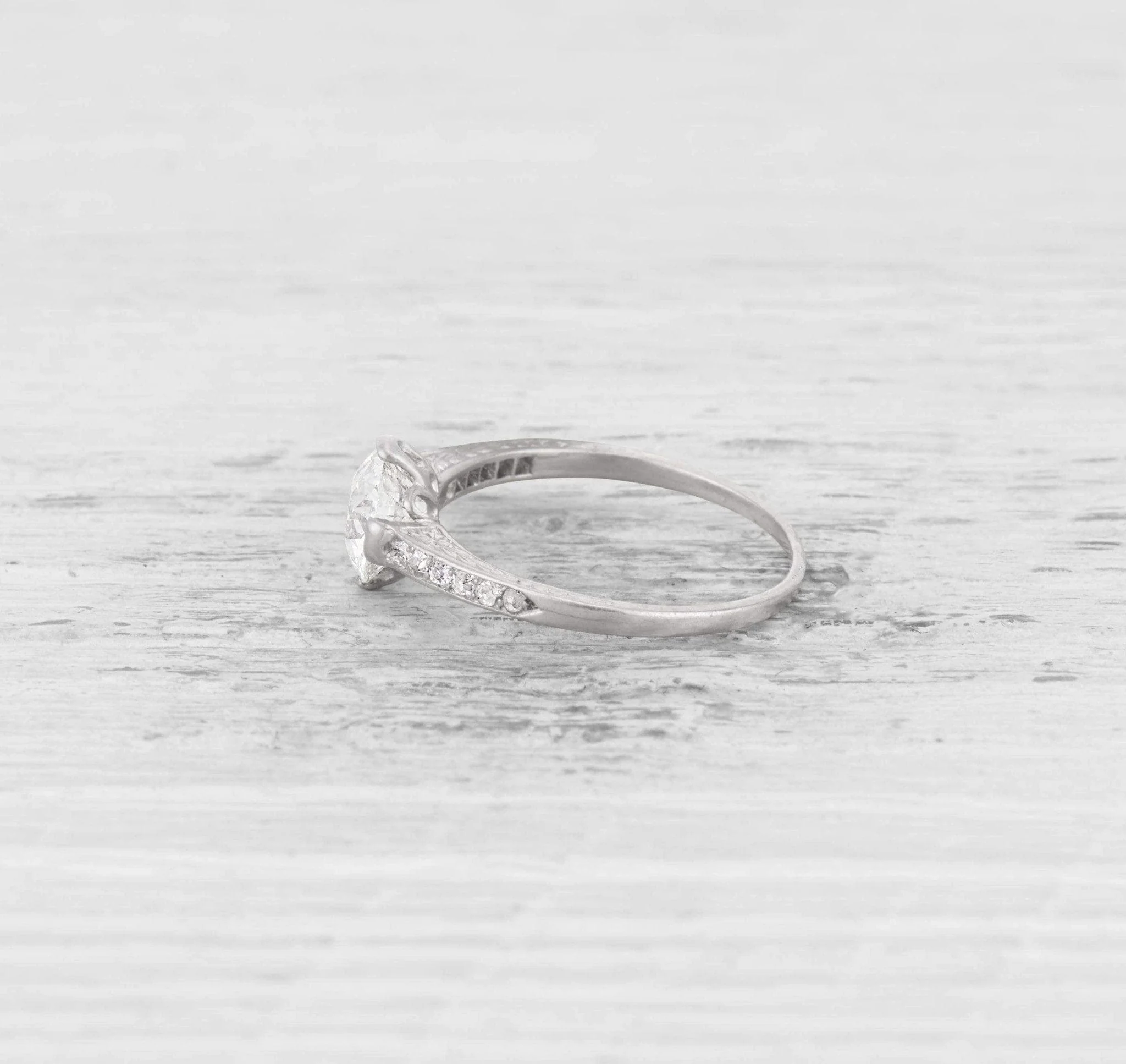 1.25 CARAT ART DECO DIAMOND ENGAGEMENT RING - Image 4