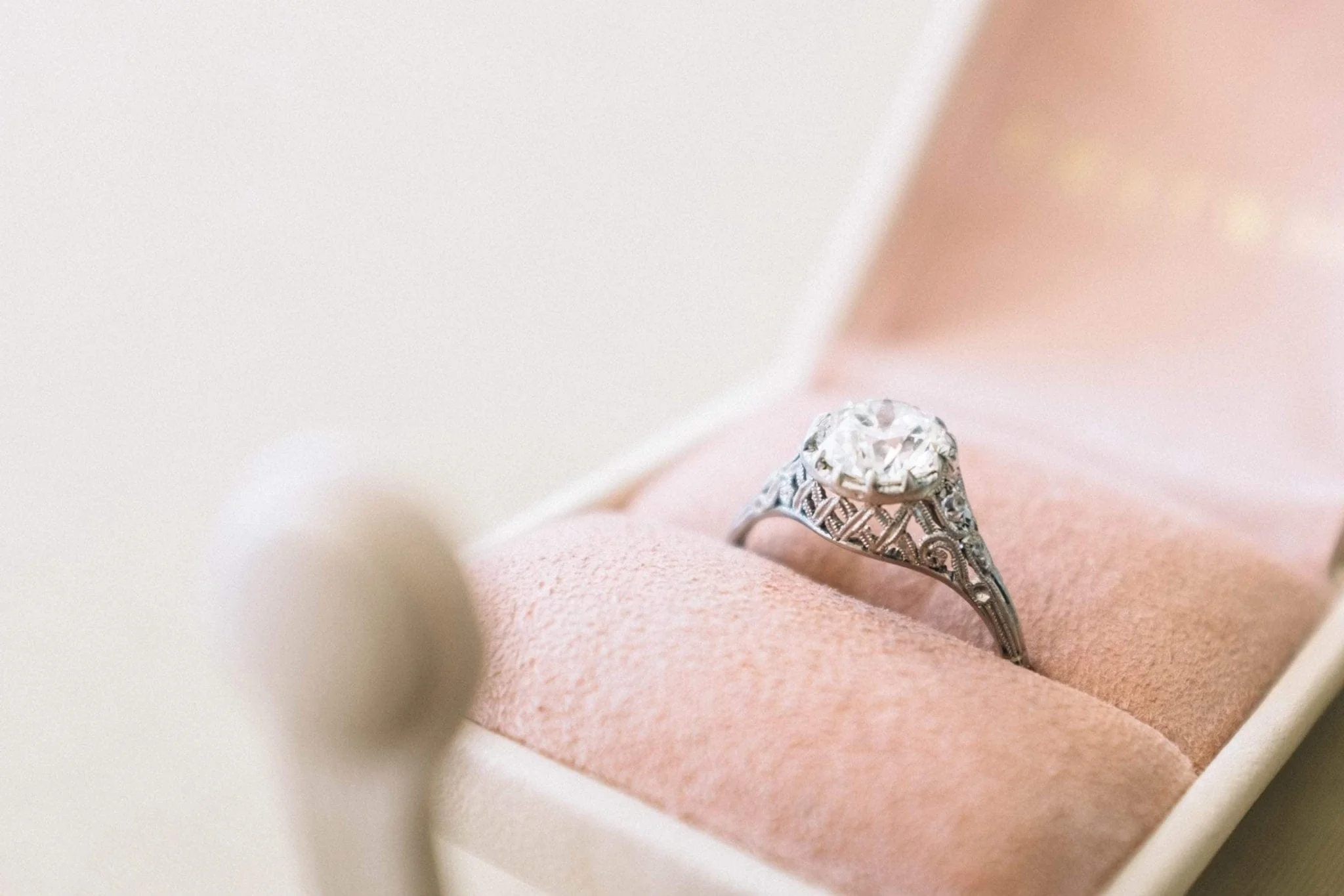 1.28 CARAT EDWARDIAN DIAMOND ENGAGEMENT RING - Image 6