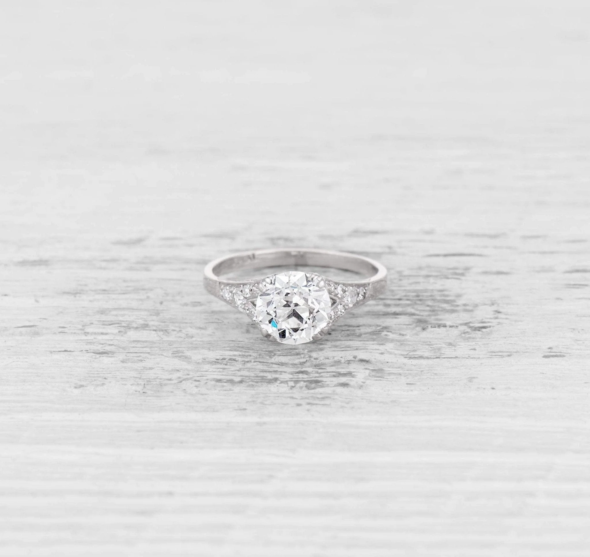 1.31 CARAT ART DECO DIAMOND ENGAGEMENT RING - Image 2