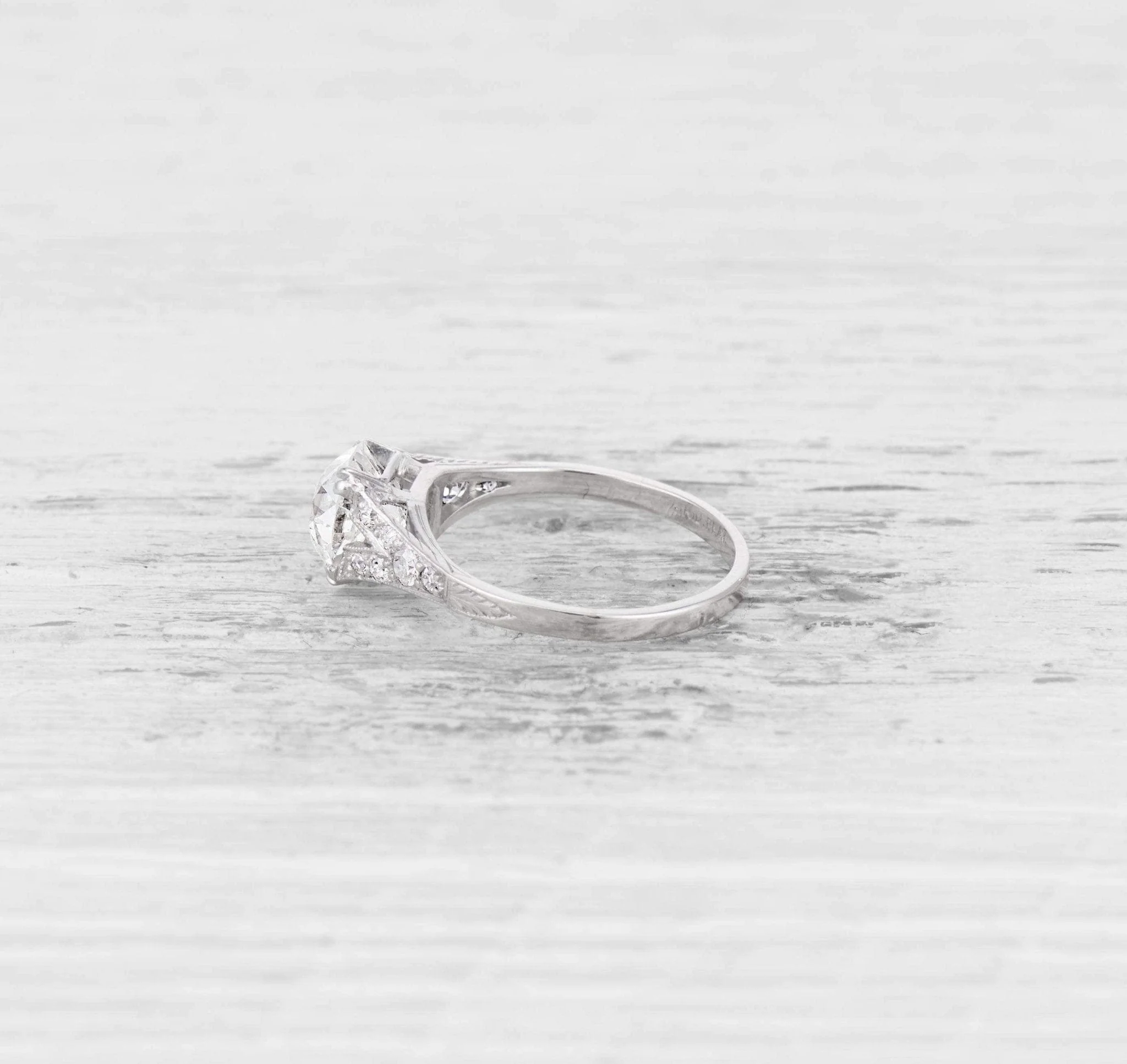 1.31 CARAT ART DECO DIAMOND ENGAGEMENT RING - Image 3