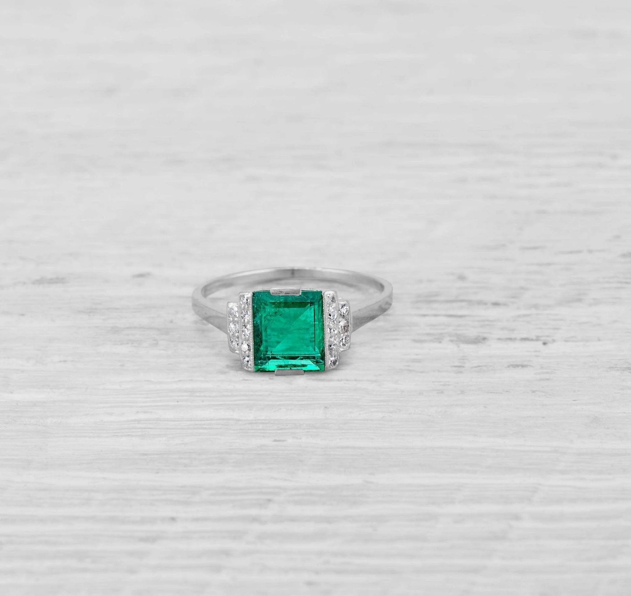 1.40 CARAT ART DECO EMERALD AND DIAMOND RING - Image 2