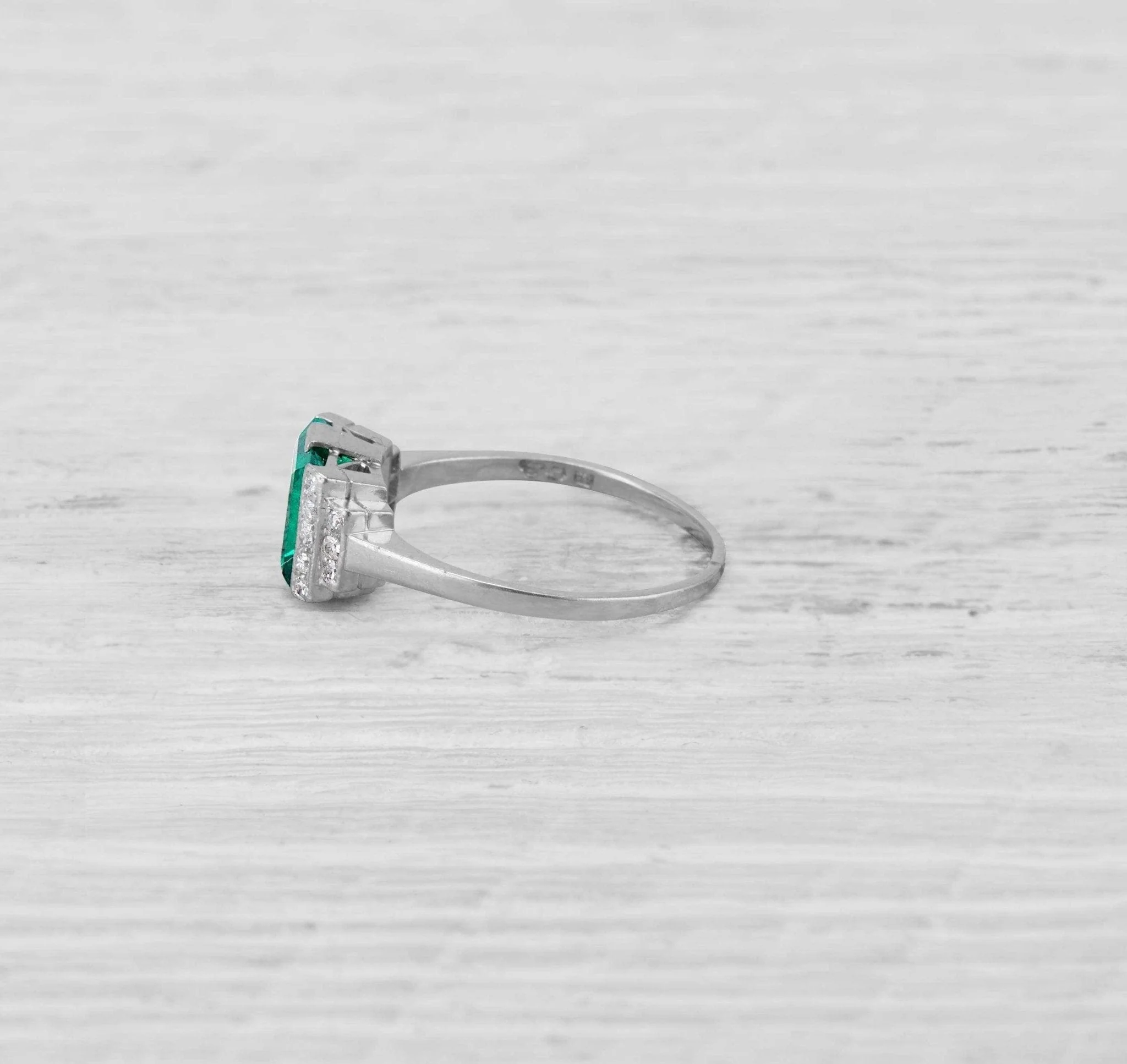 1.40 CARAT ART DECO EMERALD AND DIAMOND RING - Image 3