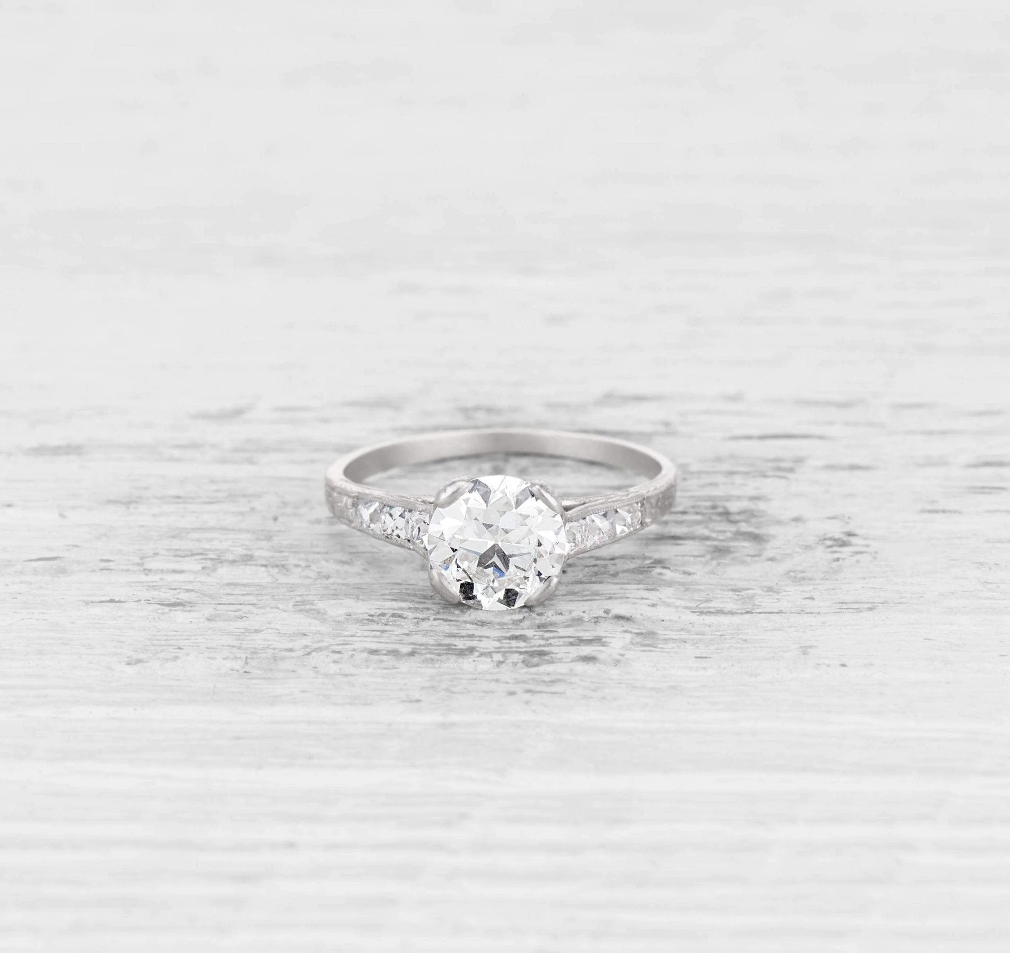 1.46 CARAT ART DECO DIAMOND ENGAGEMENT RING - Image 2