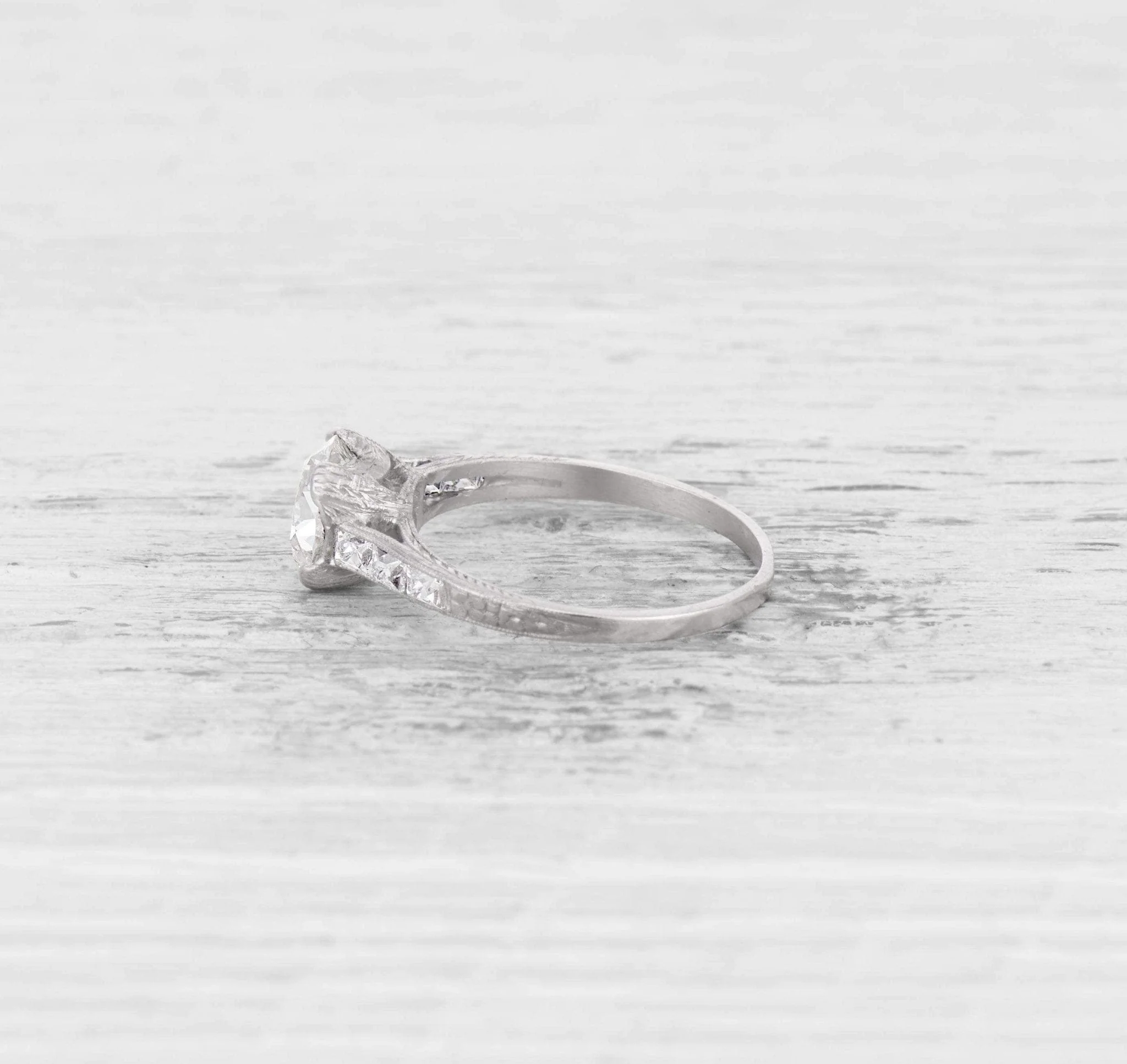 1.46 CARAT ART DECO DIAMOND ENGAGEMENT RING - Image 3