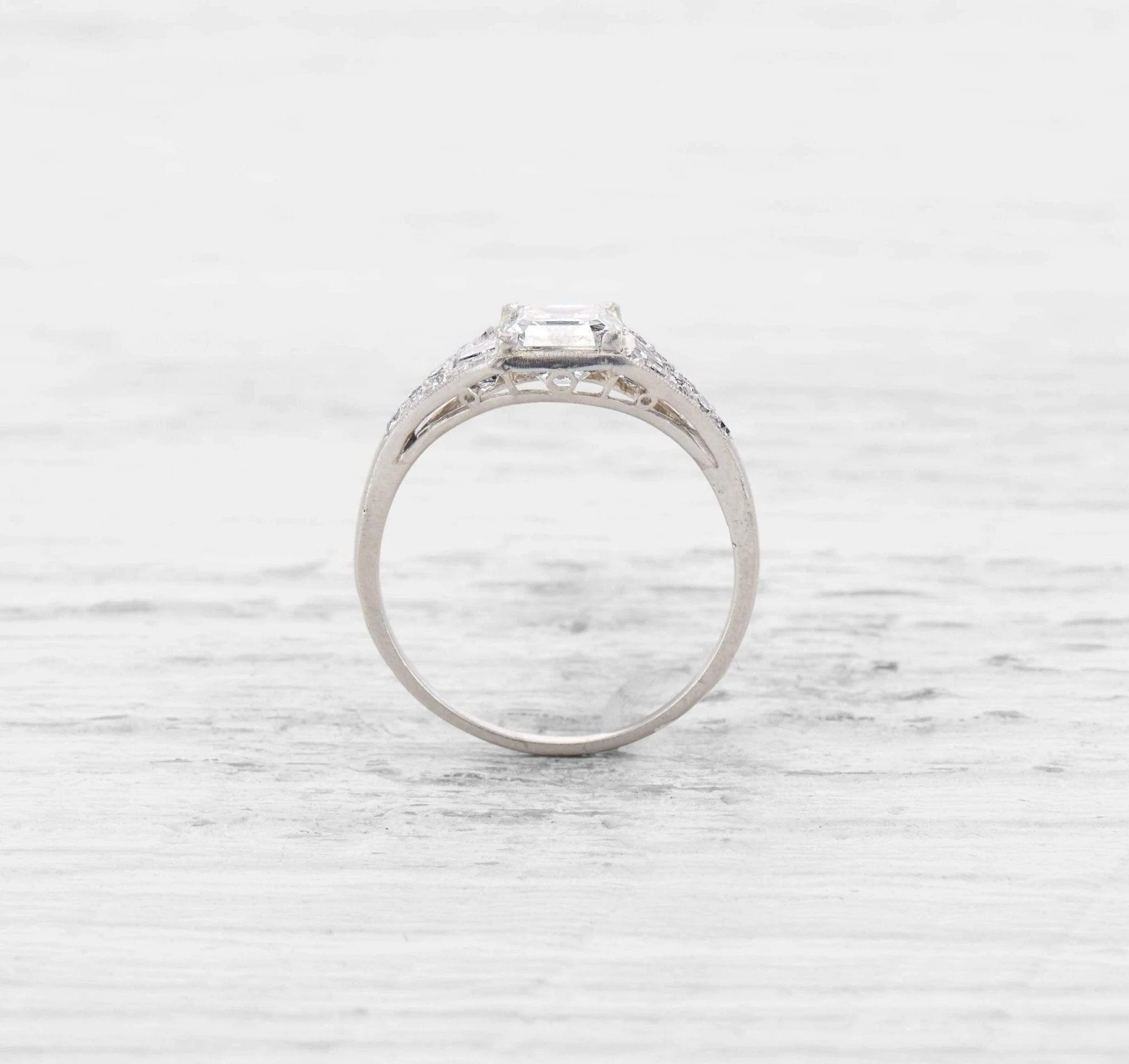 1.47 CARAT ART DECO DIAMOND ENGAGEMENT RING - Image 4