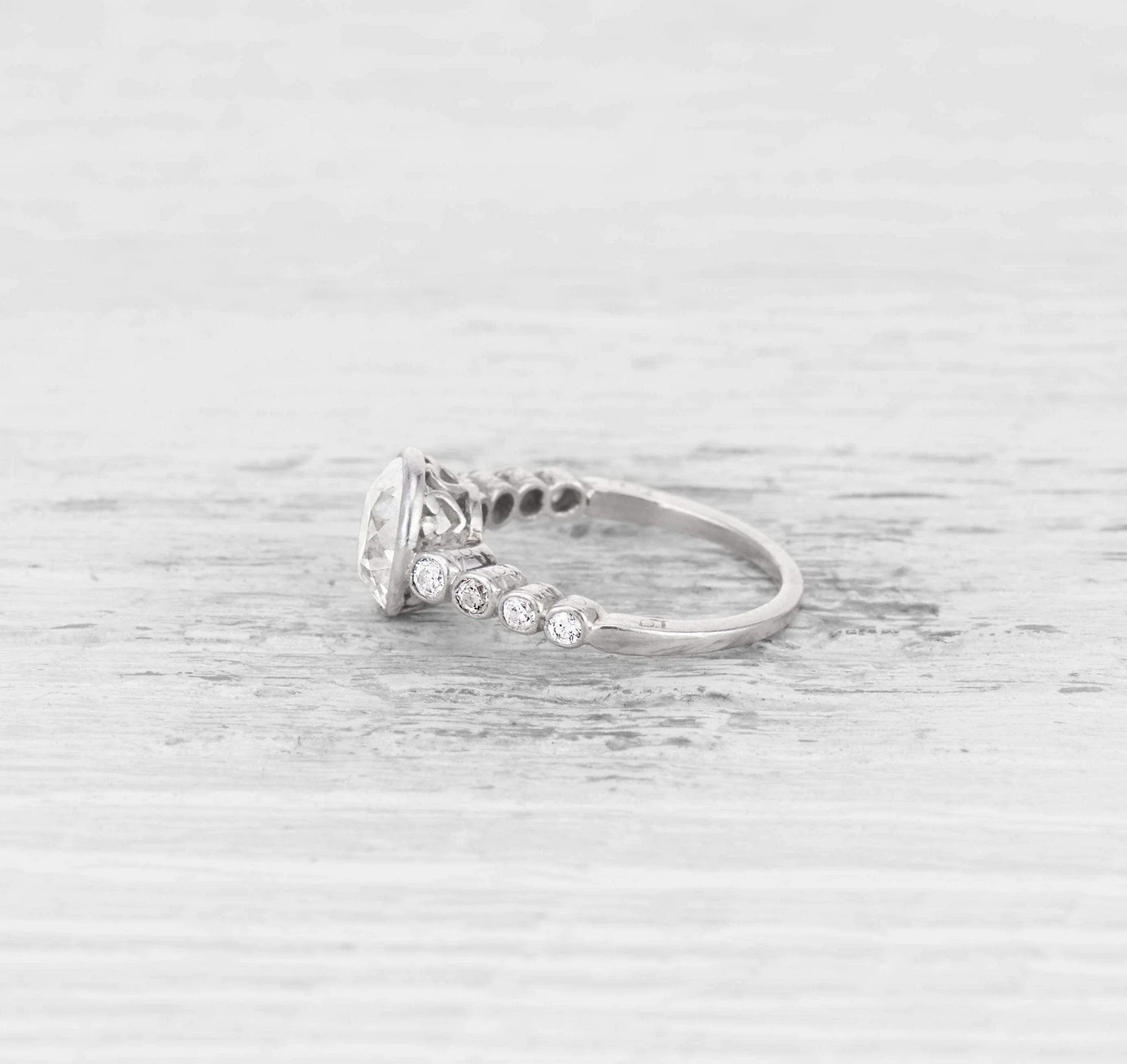 1.50 CARAT ART DECO DIAMOND ENGAGEMENT RING - Image 3