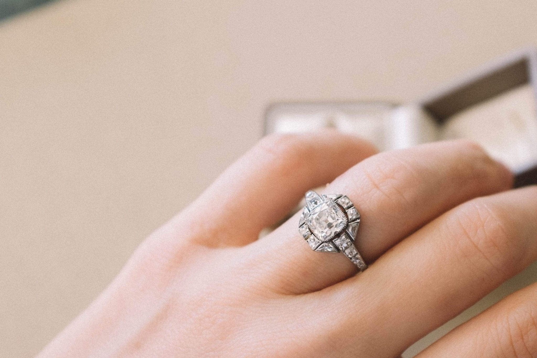 1.50 CARAT ART DECO DIAMOND ENGAGEMENT RING - Image 7