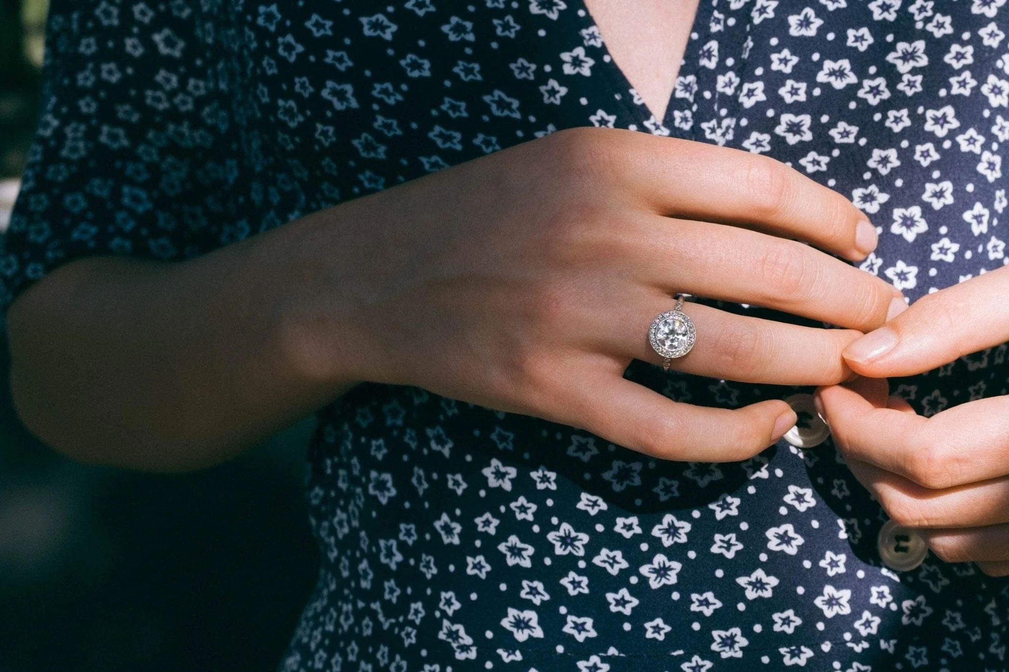 1.54 CARAT EARLY ART DECO DIAMOND ENGAGEMENT RING - Image 4