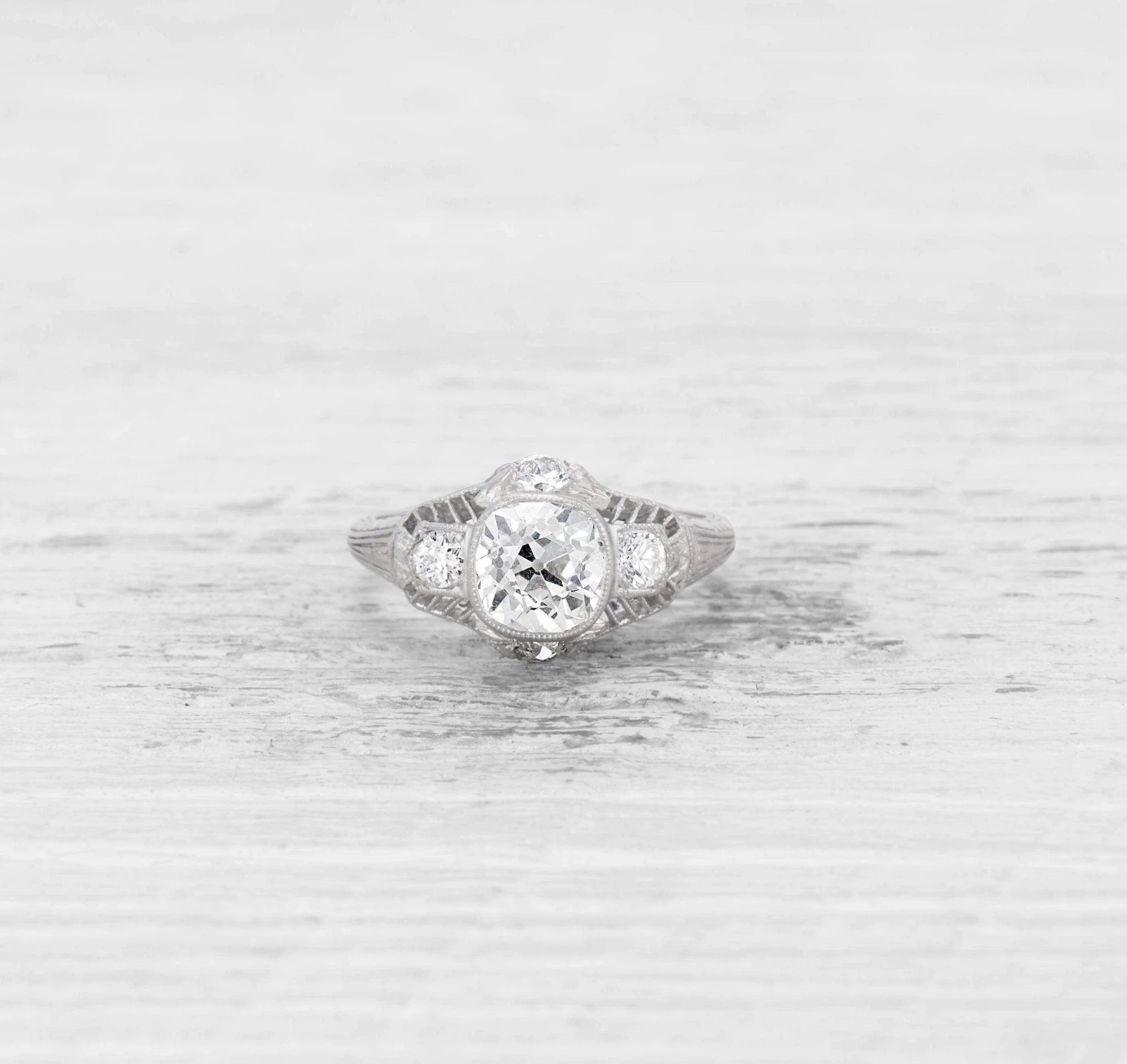 1.55 CARAT ART DECO DIAMOND RING - Image 2