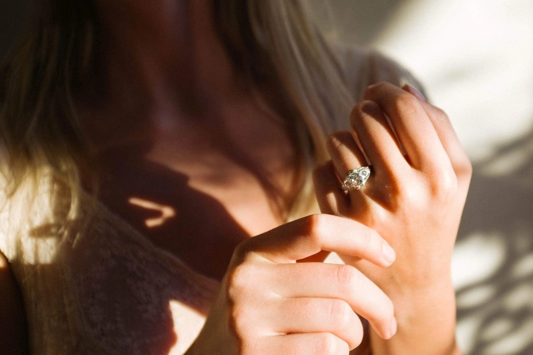 1.55 CARAT ART DECO DIAMOND RING - Image 5
