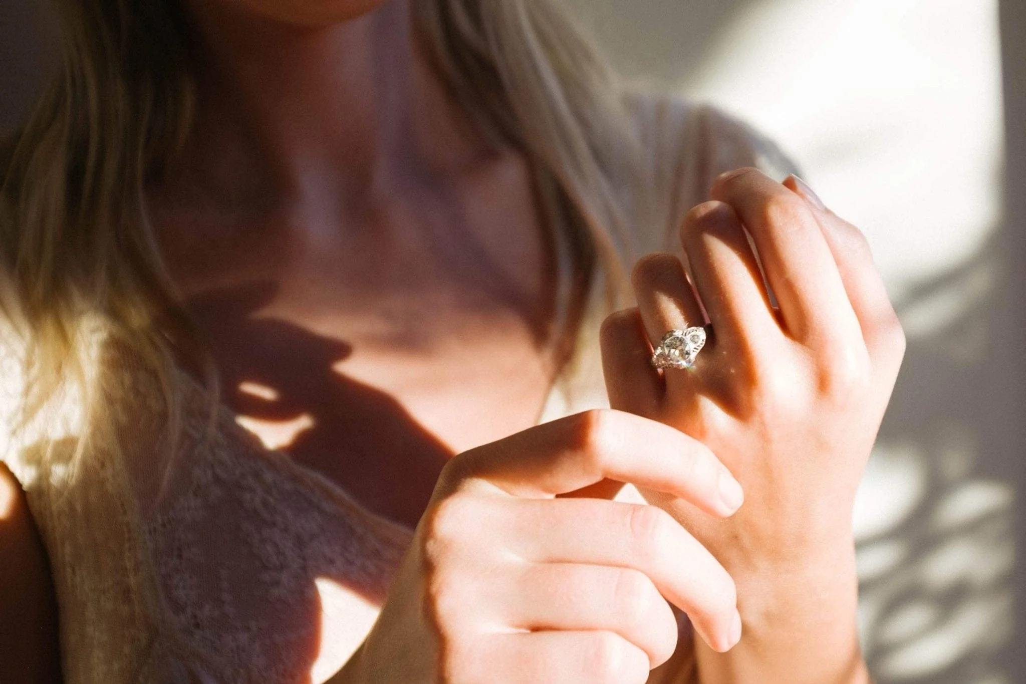 1.55 CARAT ART DECO DIAMOND RING - Image 6