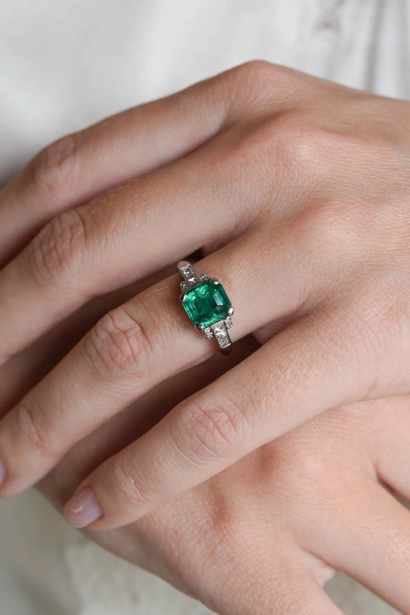 Vintage 1.64 Carat Octagonal Step Cut Emerald Vintage Engagement Ring, English - Image 6