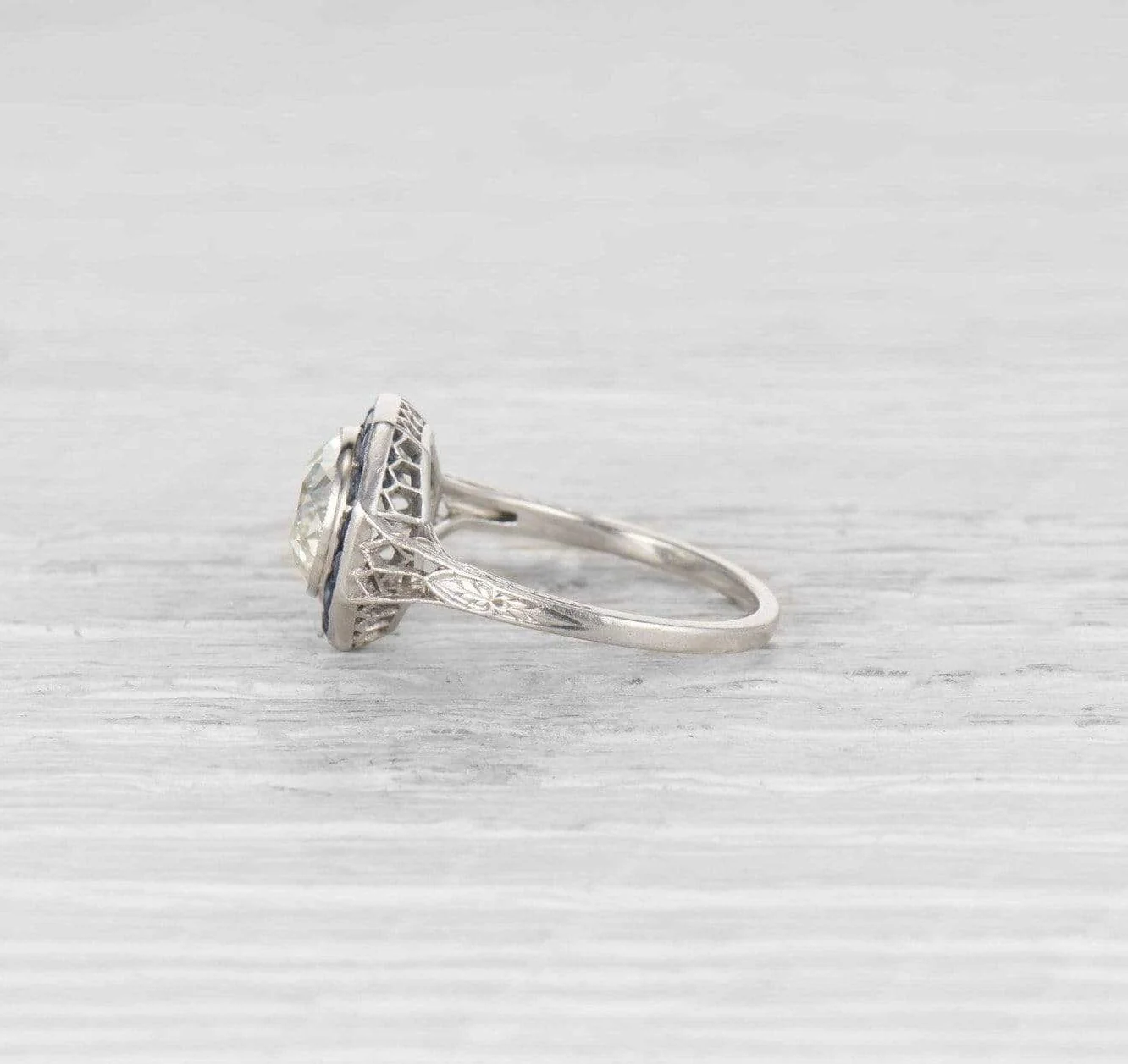 1.94 Carat Early Art Deco Engagement Ring - Image 4