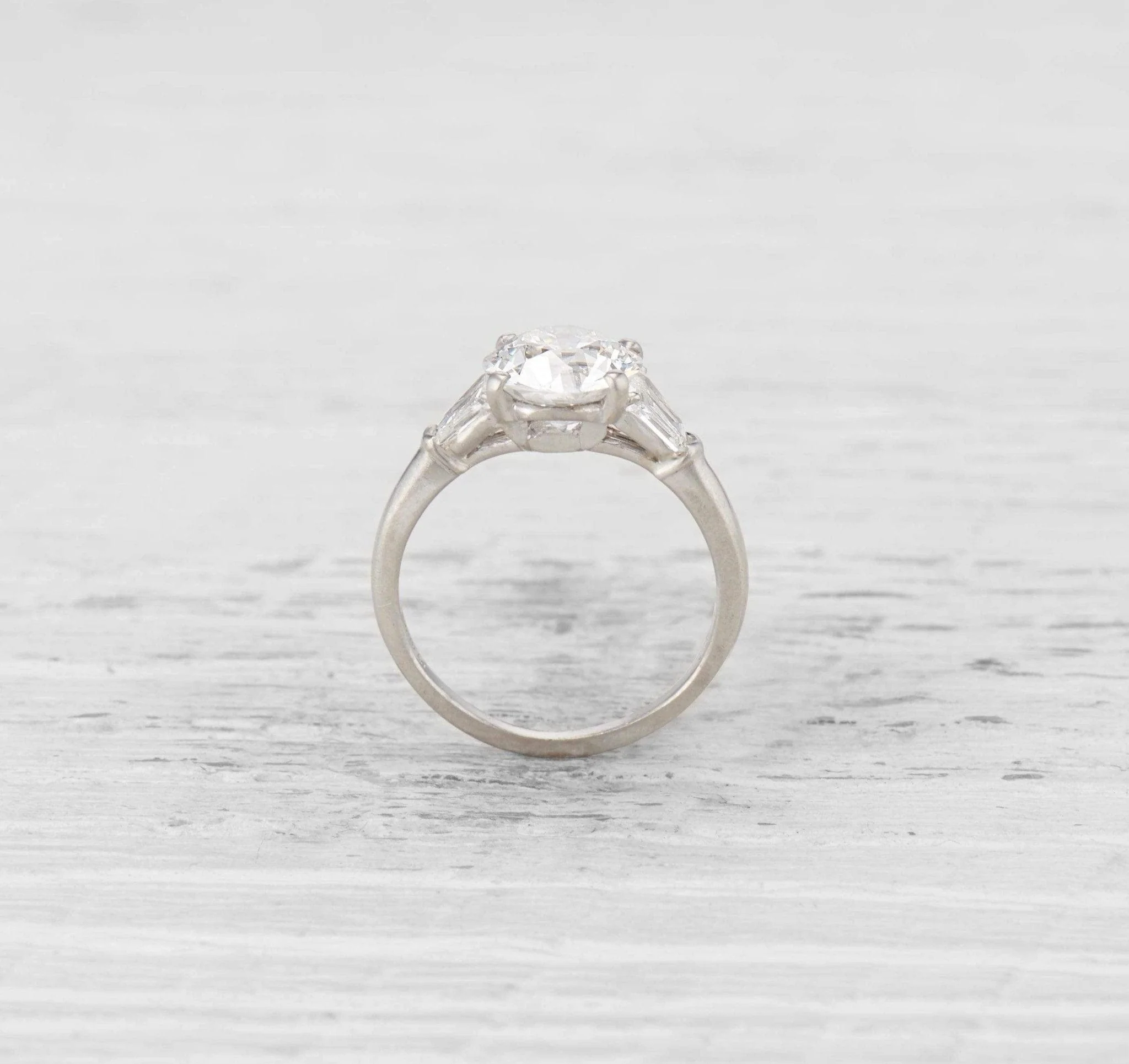 2.01 CARAT CARTIER VINTAGE DIAMOND ENGAGEMENT RING - Image 4