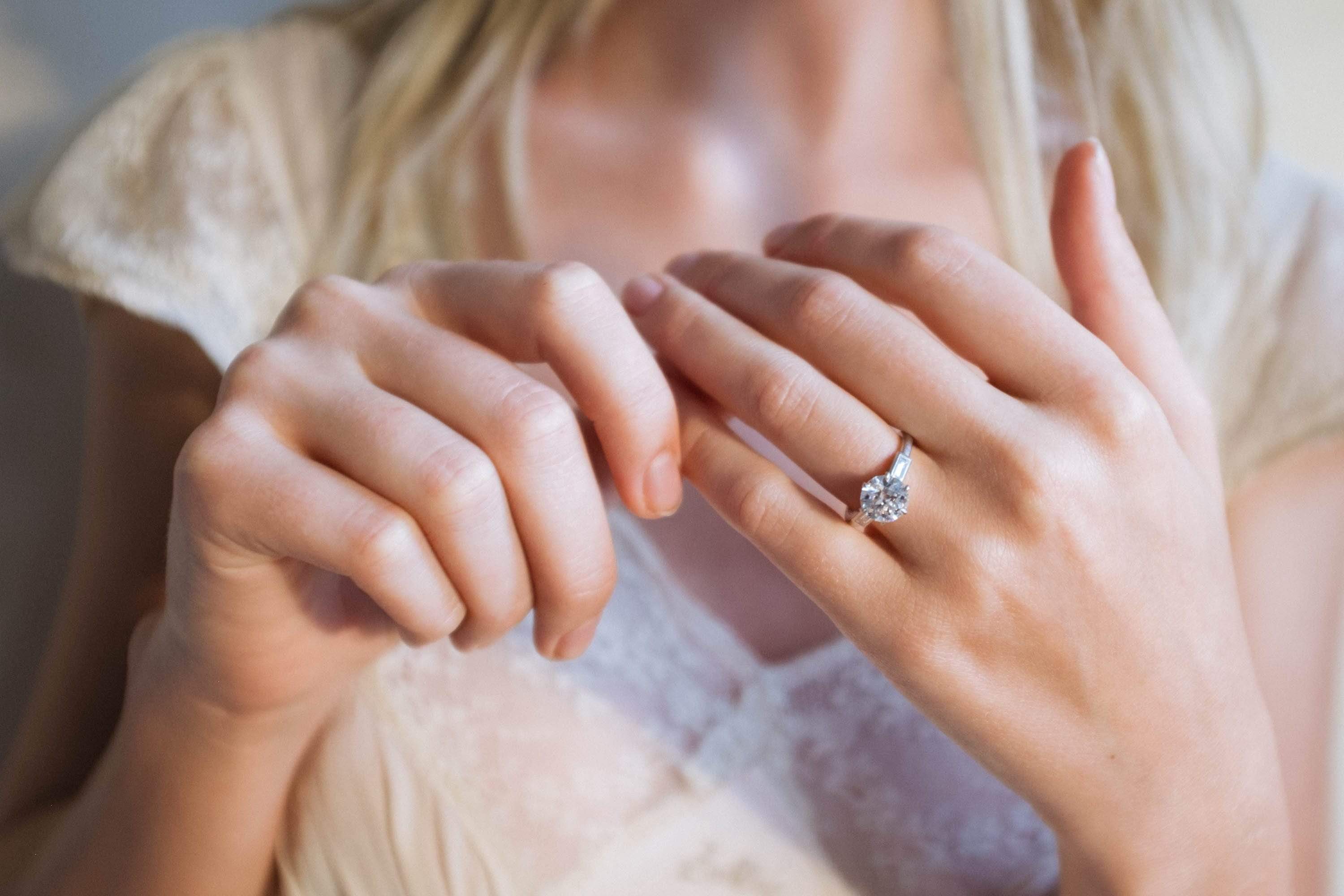 2.01 CARAT DIAMOND CARTIER ENGAGEMENT RING - Image 12