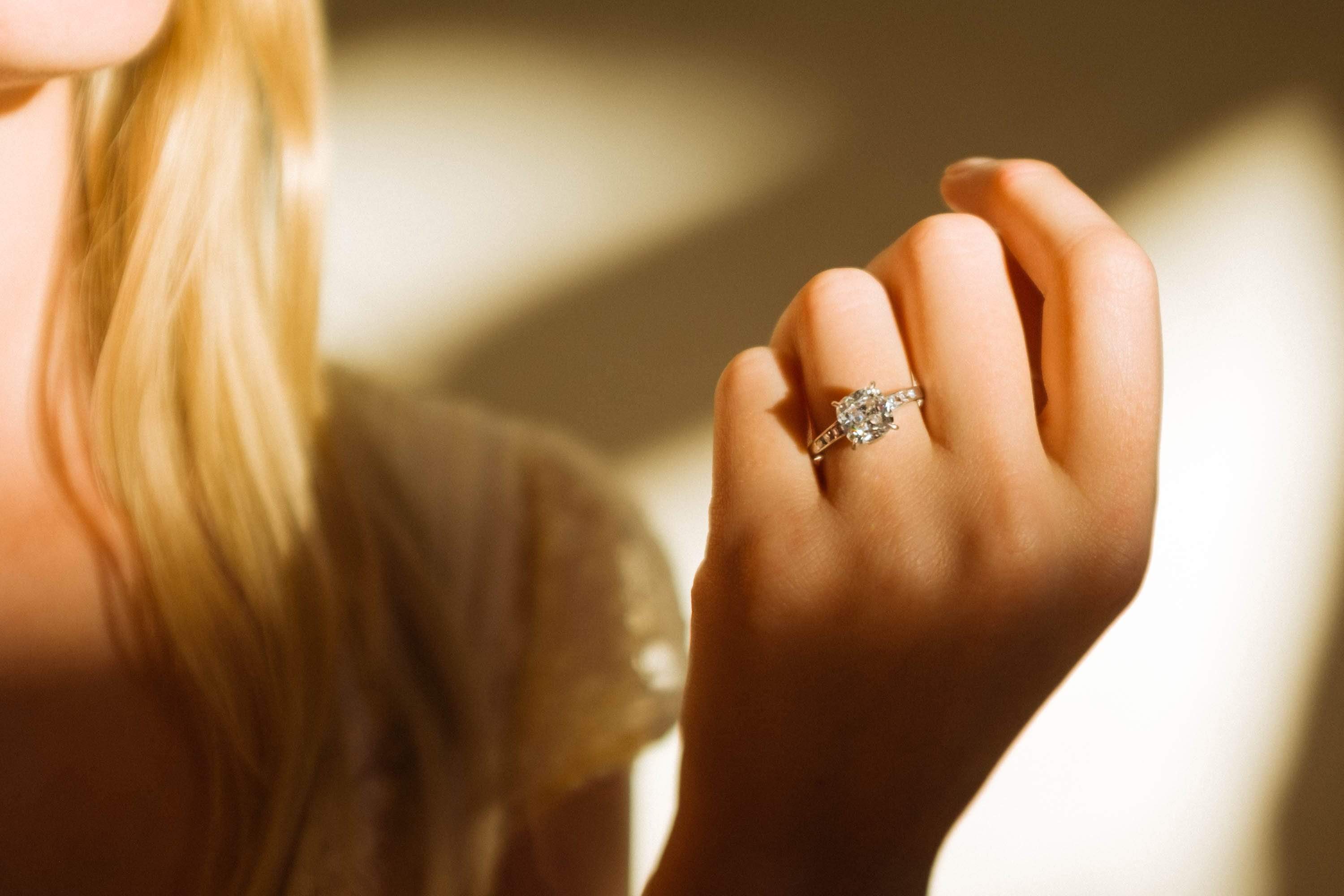 2.02 CARAT ART DECO DIAMOND ENGAGEMENT RING - Image 7
