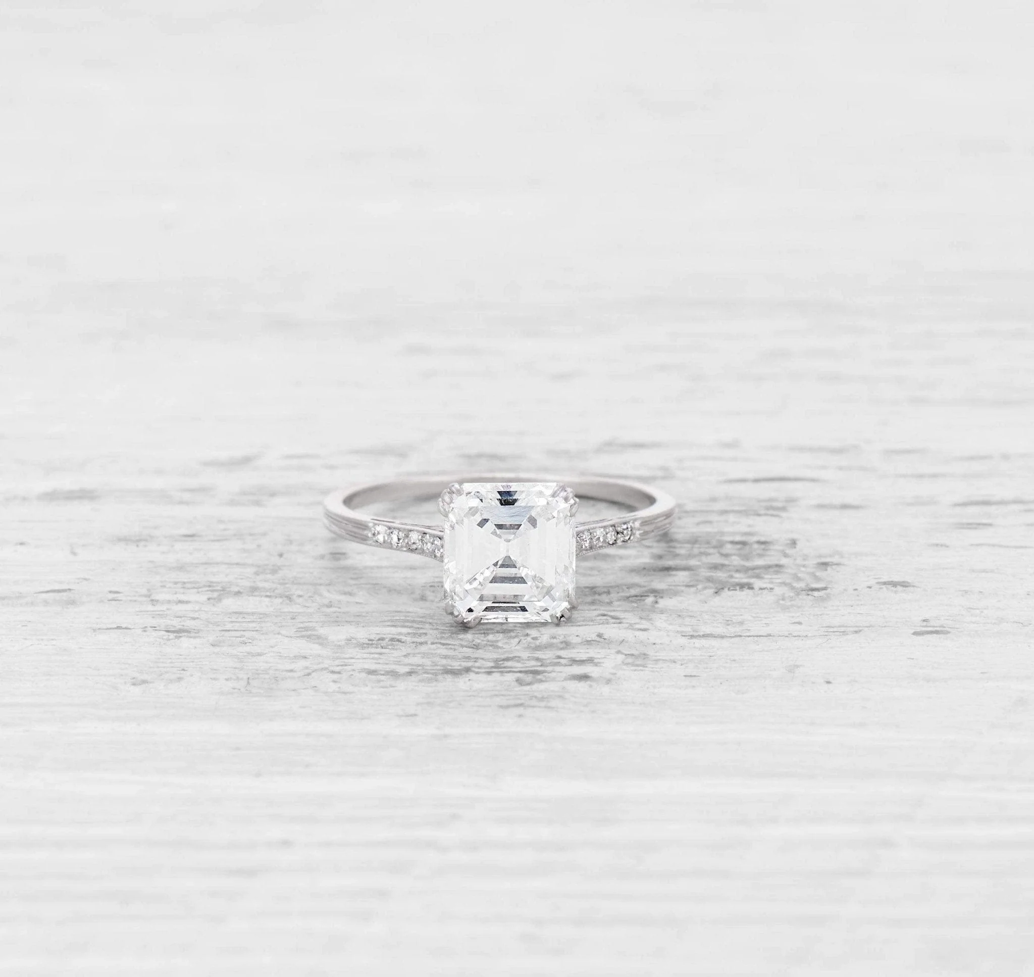 2.10 CARAT ART DECO DIAMOND ENGAGEMENT RING - Image 2