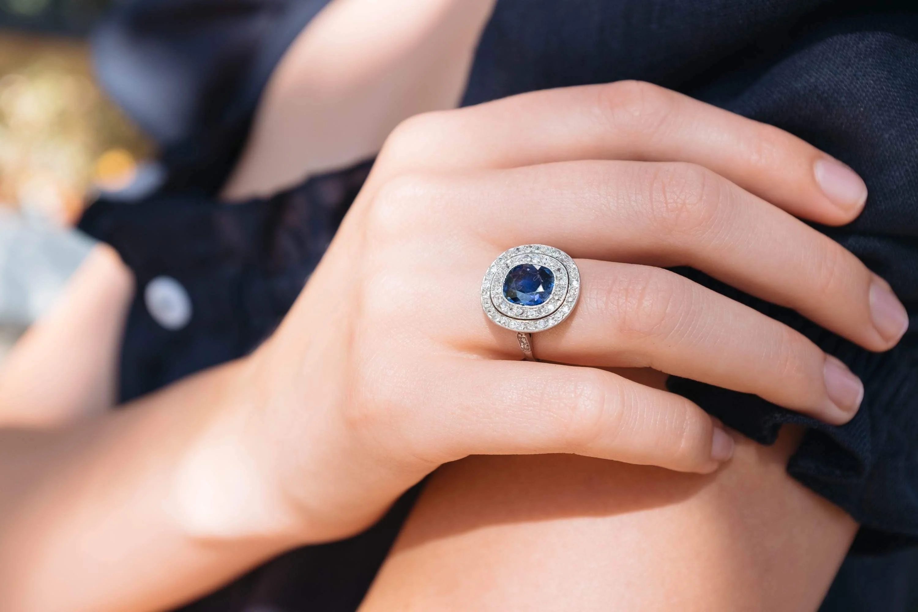 2.25 CARAT SAPPHIRE AND DIAMOND EDWARDIAN ENGAGEMENT RING - Image 5
