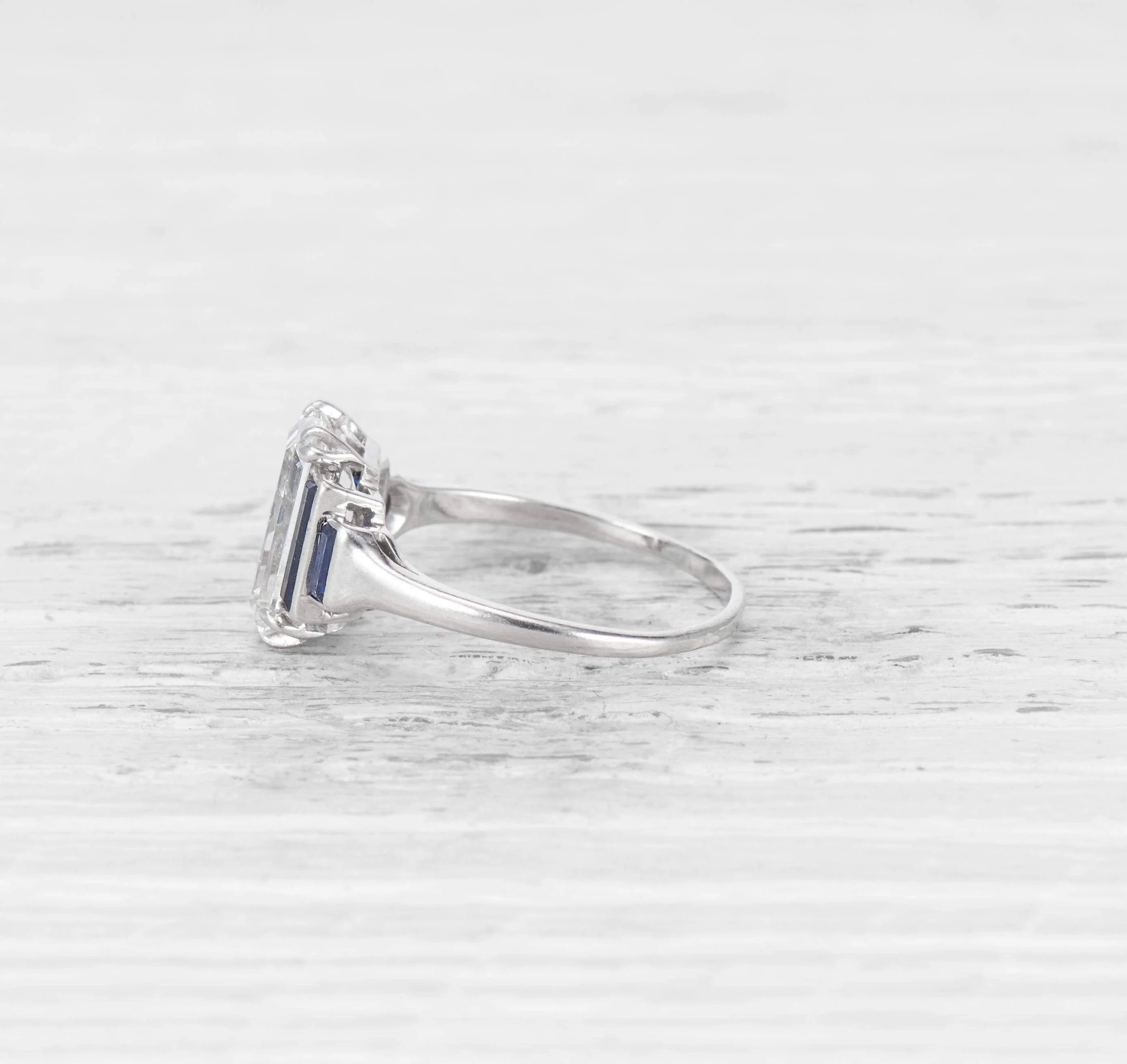 2.35 CARAT ART DECO DIAMOND AND SAPPHIRE RING - Image 3