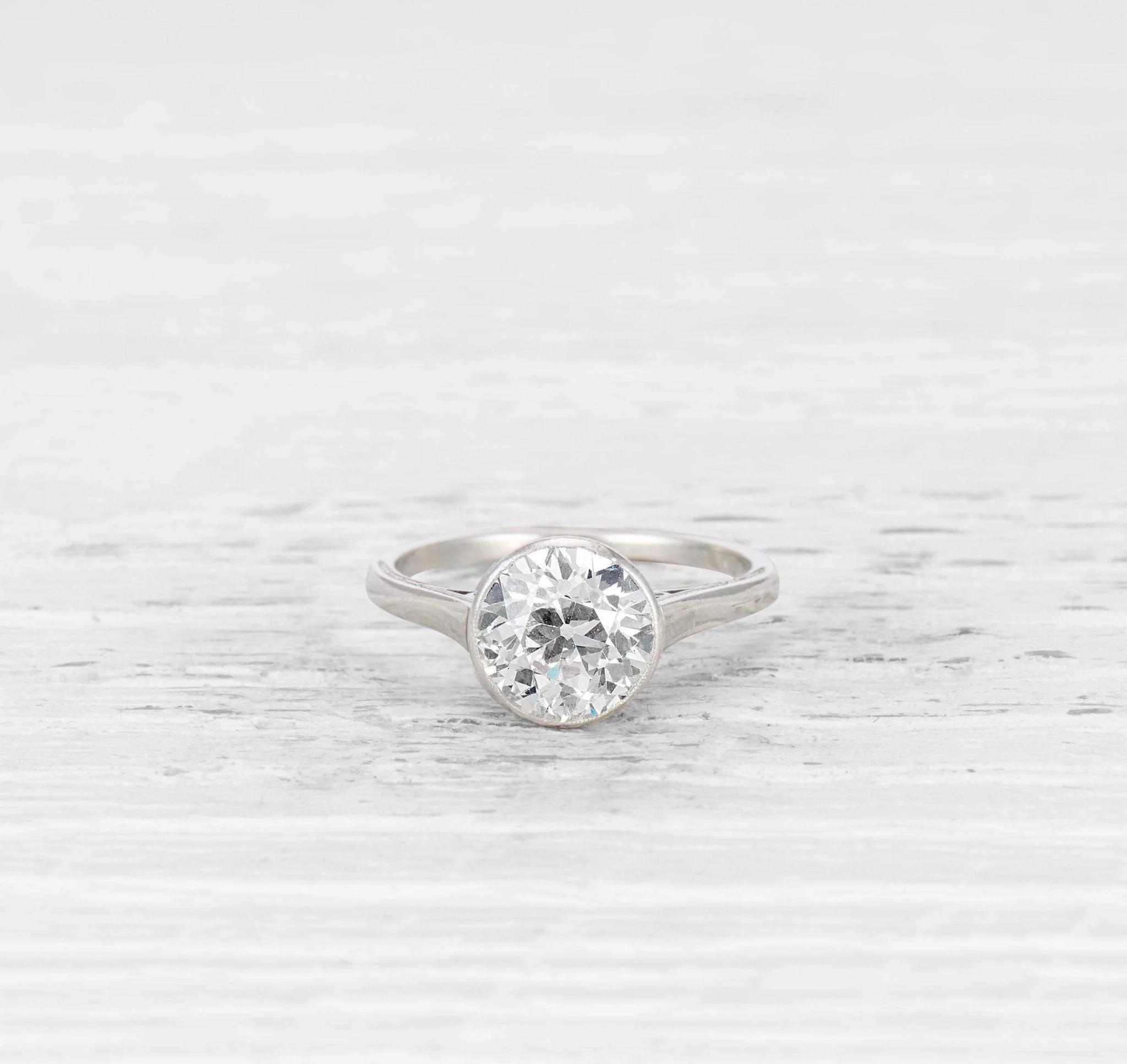 2.65 CARAT LATE ART DECO DIAMOND ENGAGEMENT RING - Image 2