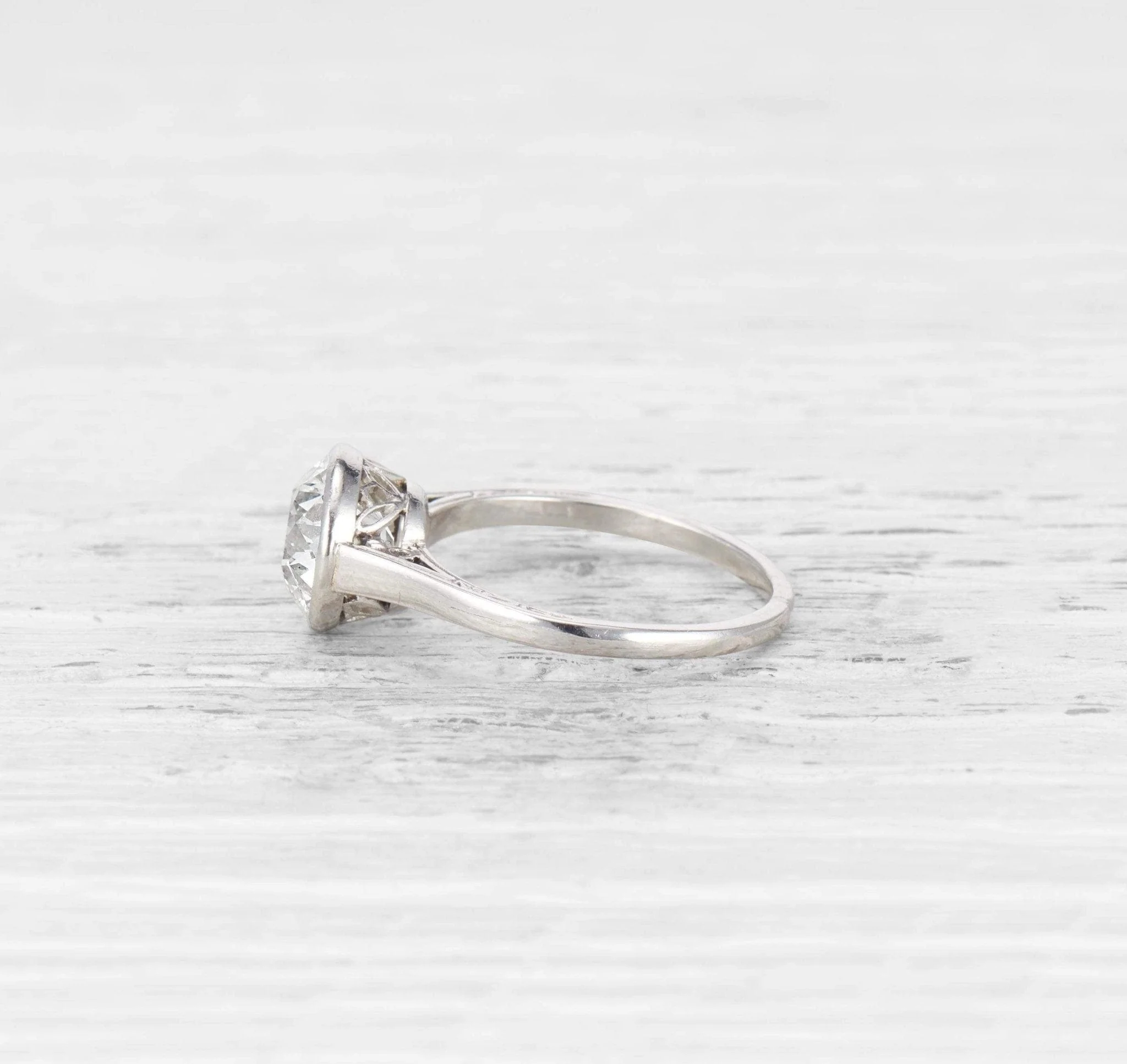 2.65 CARAT LATE ART DECO DIAMOND ENGAGEMENT RING - Image 3