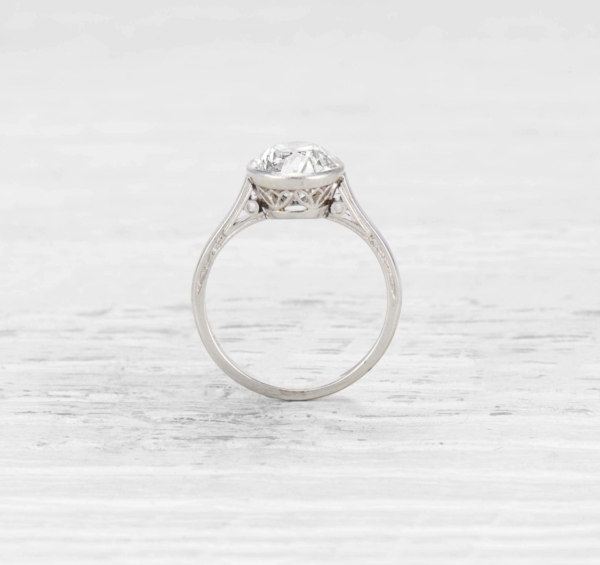 2.65 CARAT LATE ART DECO DIAMOND ENGAGEMENT RING - Image 4
