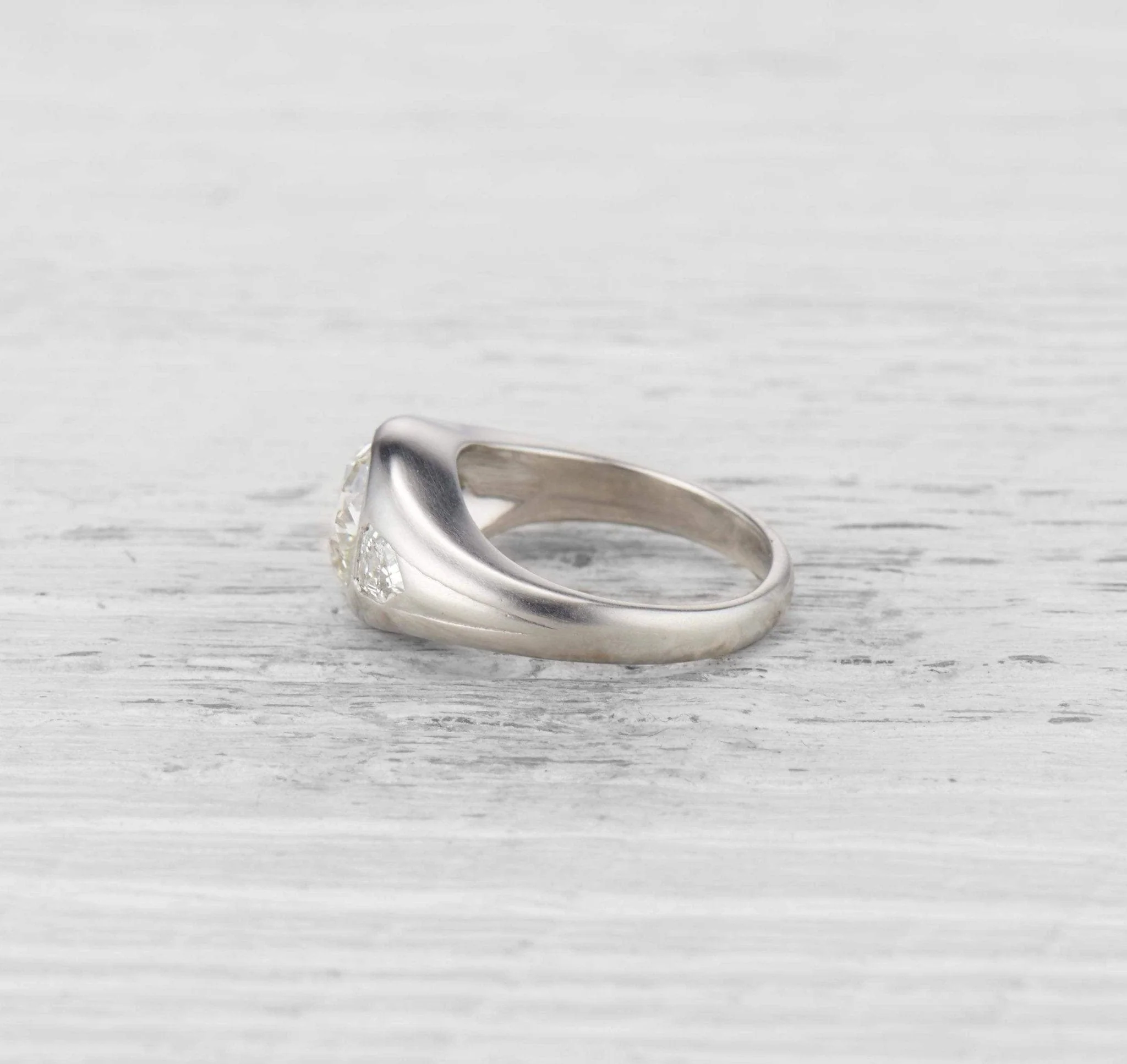 2.75 CARAT LATE ART DECO DIAMOND RING - Image 3