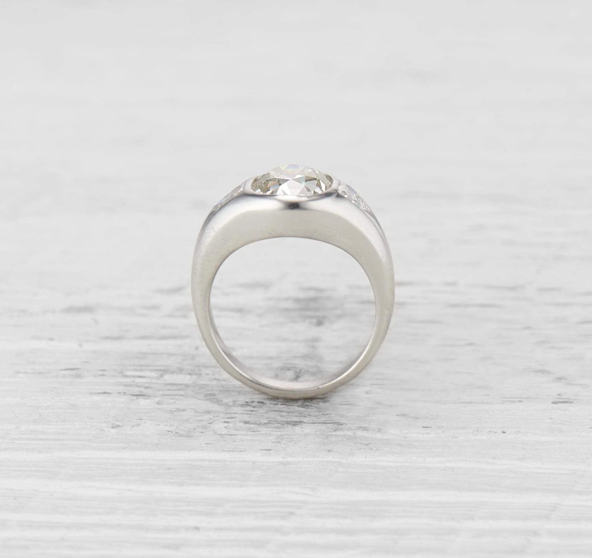 2.75 CARAT LATE ART DECO DIAMOND RING - Image 4