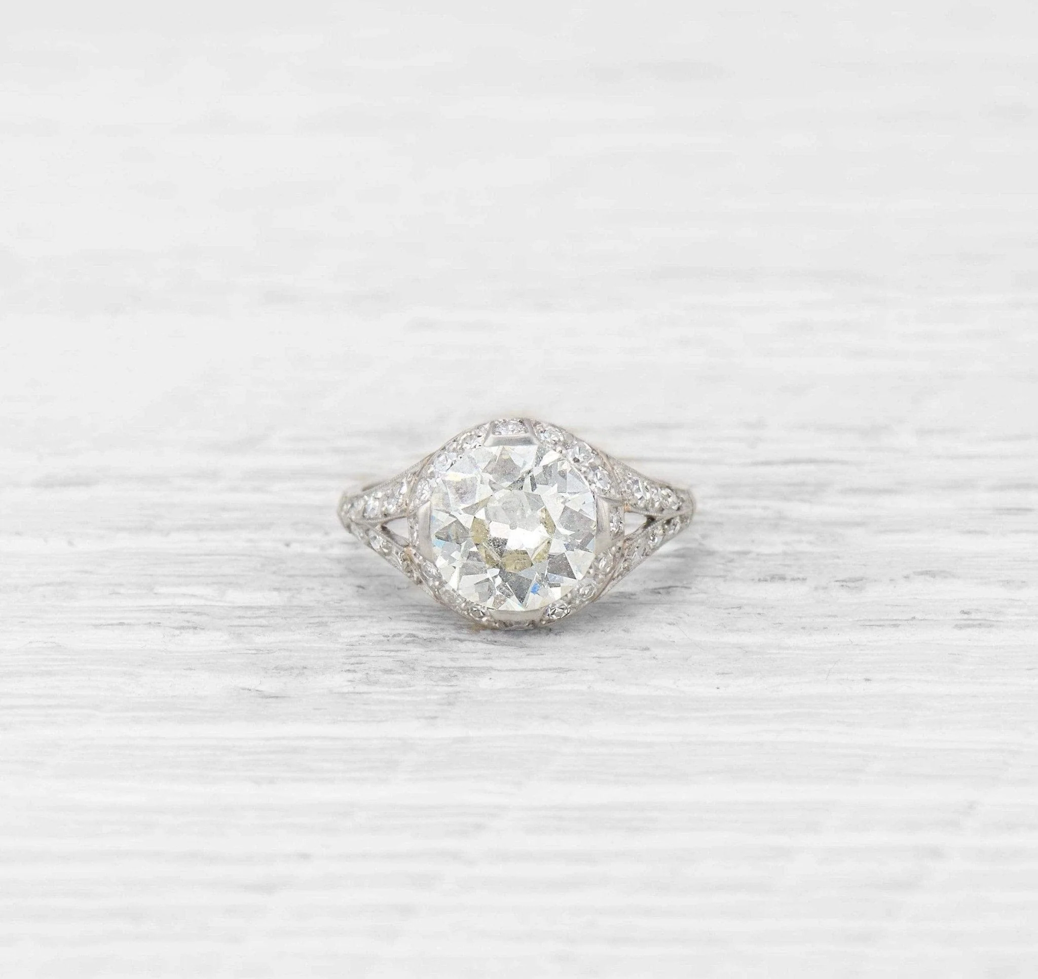 2.77 CARAT ART DECO DIAMOND ENGAGEMENT RING - Image 2
