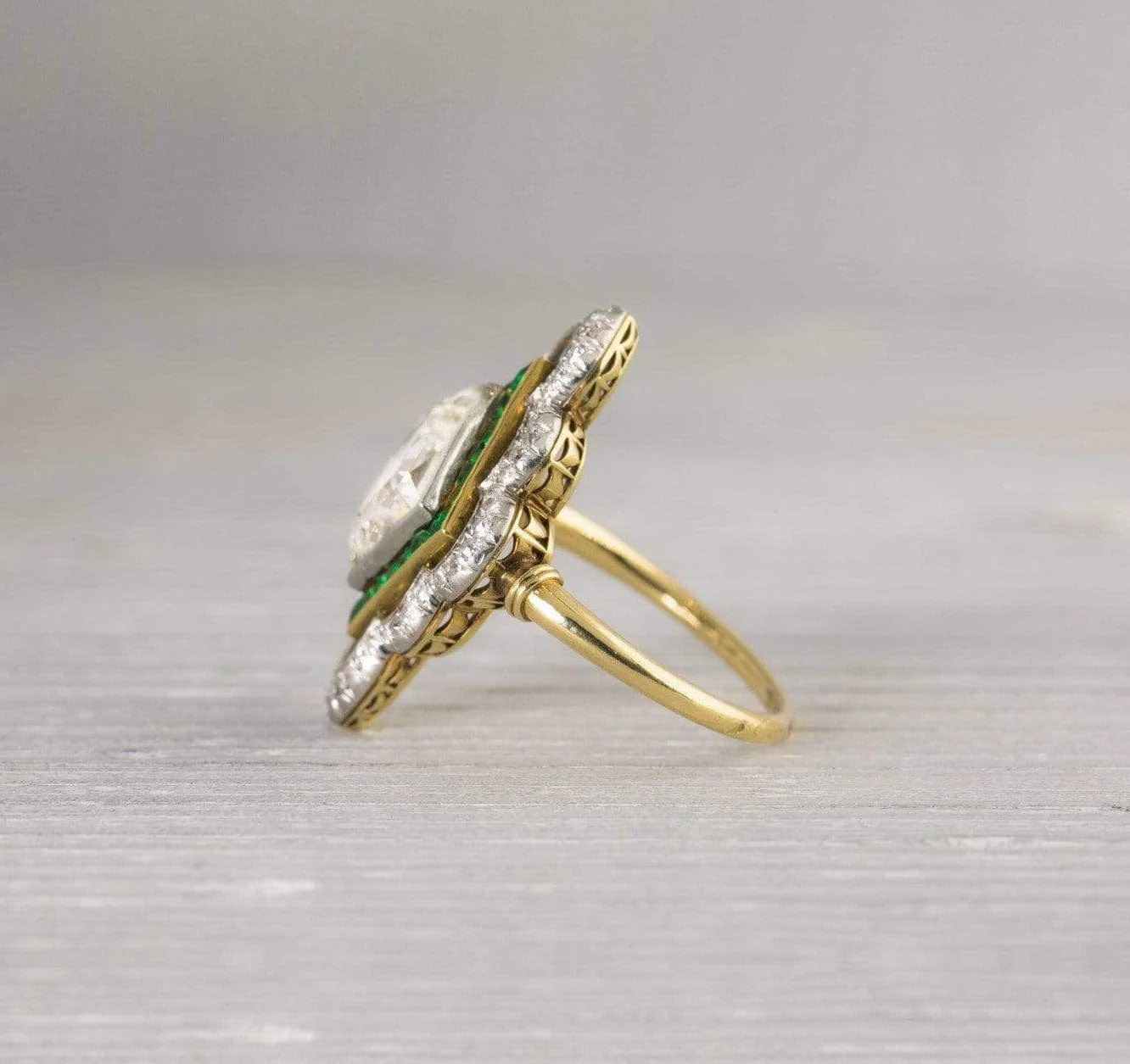 2.80 Carat Platinum on Gold Edwardian Diamond & Emerald Engagement Ring - Image 3