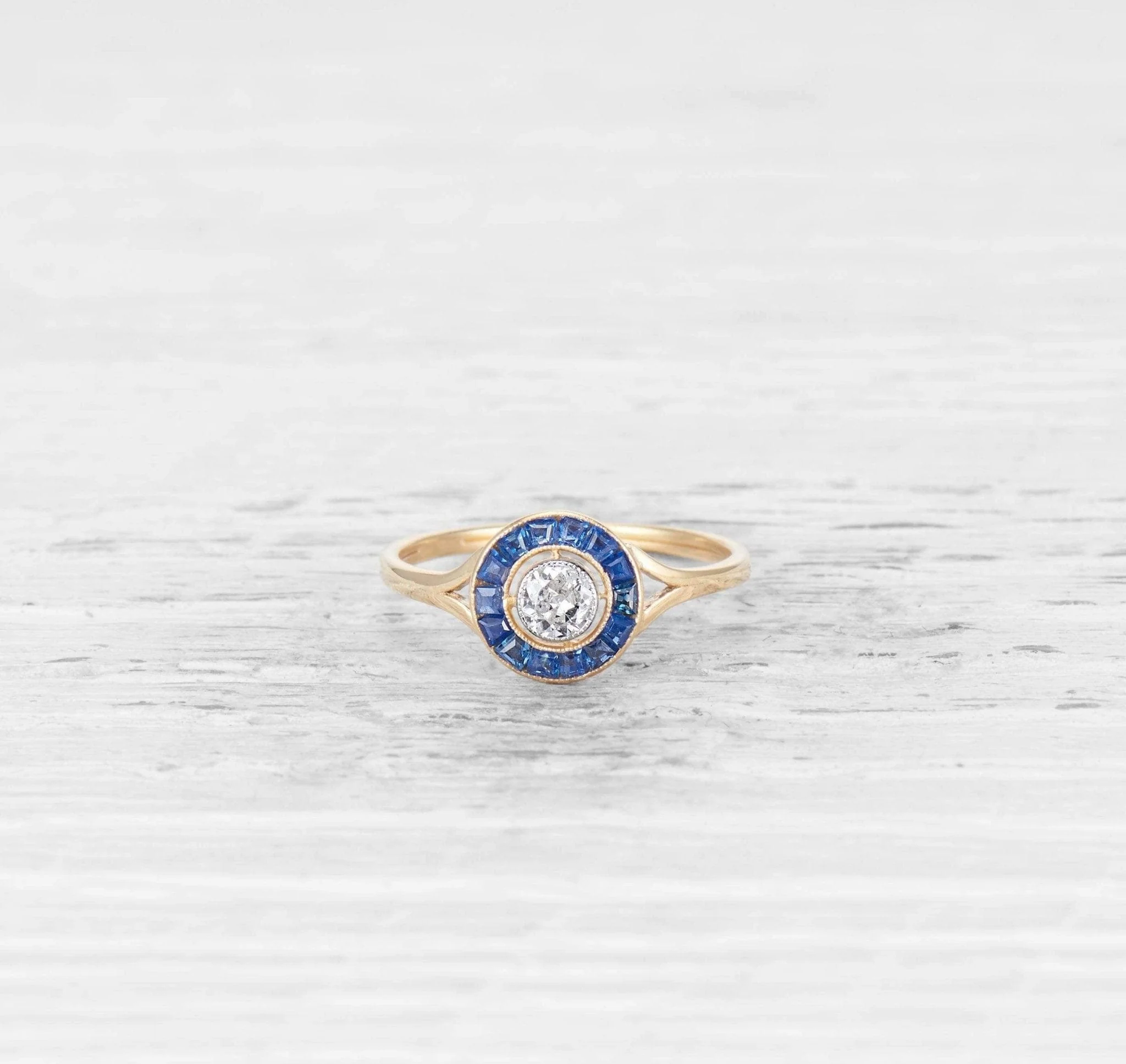 .20 CARAT ART DECO DIAMOND AND SAPPHIRE TARGET RING - Image 2